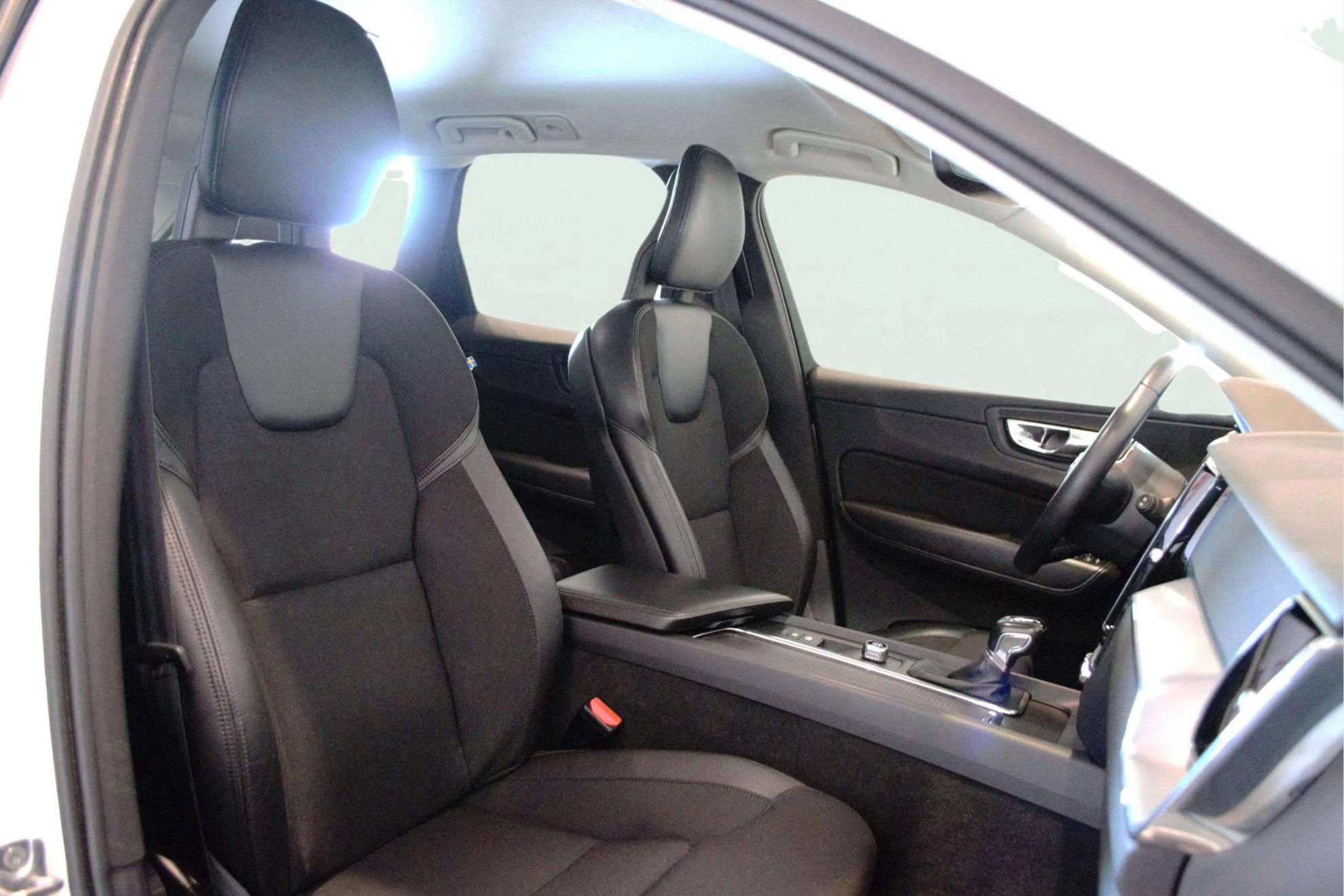 Volvo XC60 2.0 D4 AWD Inscription - foto 9