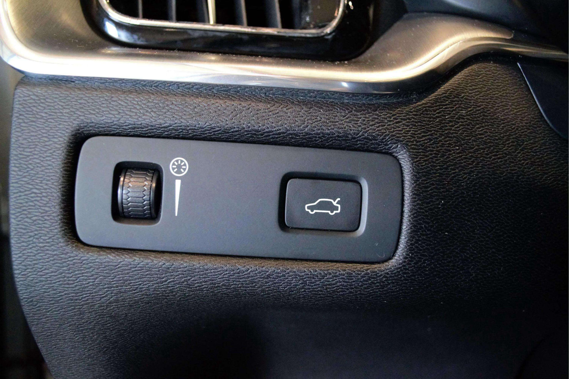 Volvo XC60 2.0 D4 AWD Inscription - foto 19