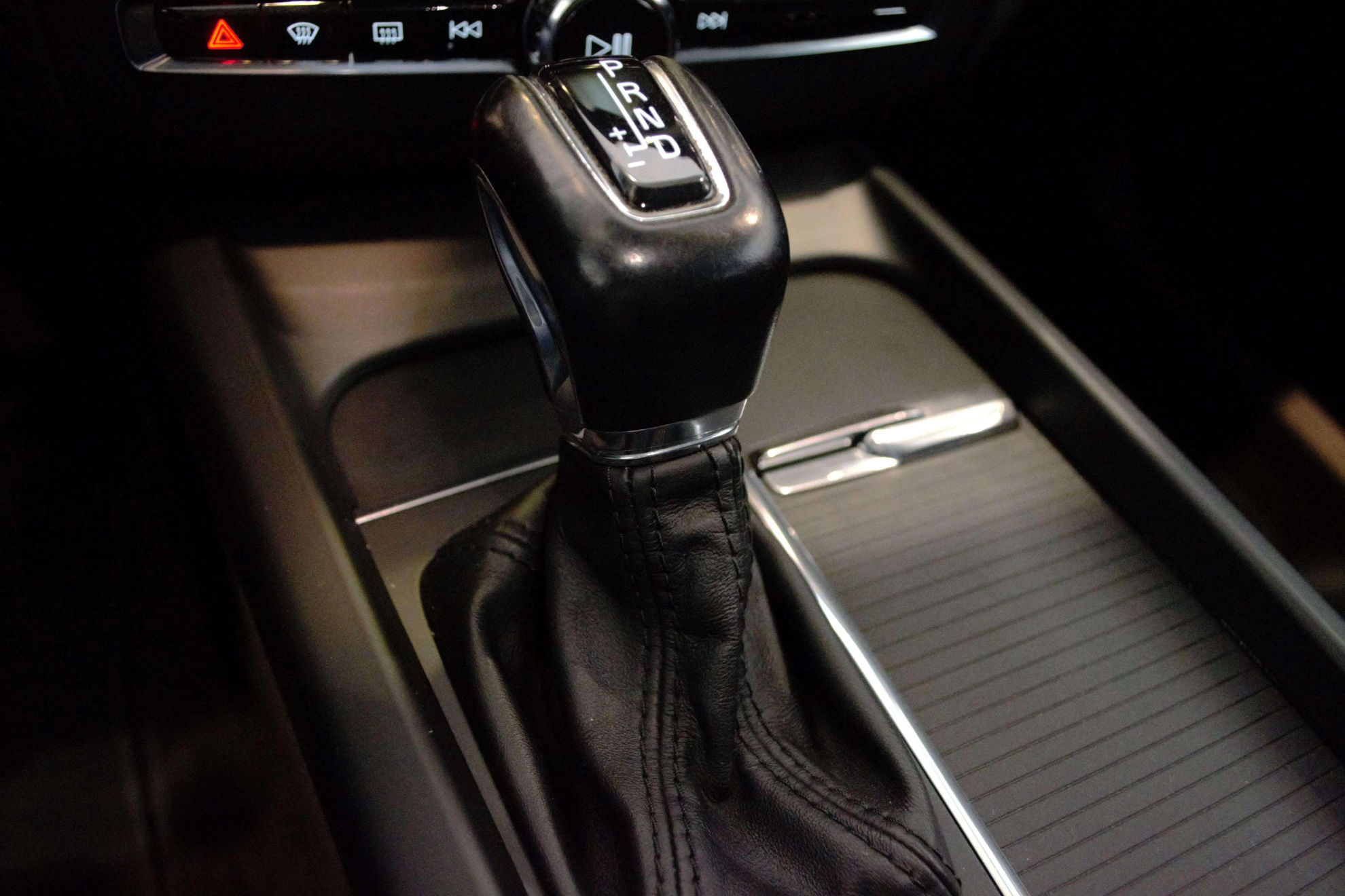 Volvo XC60 2.0 D4 AWD Inscription - foto 27