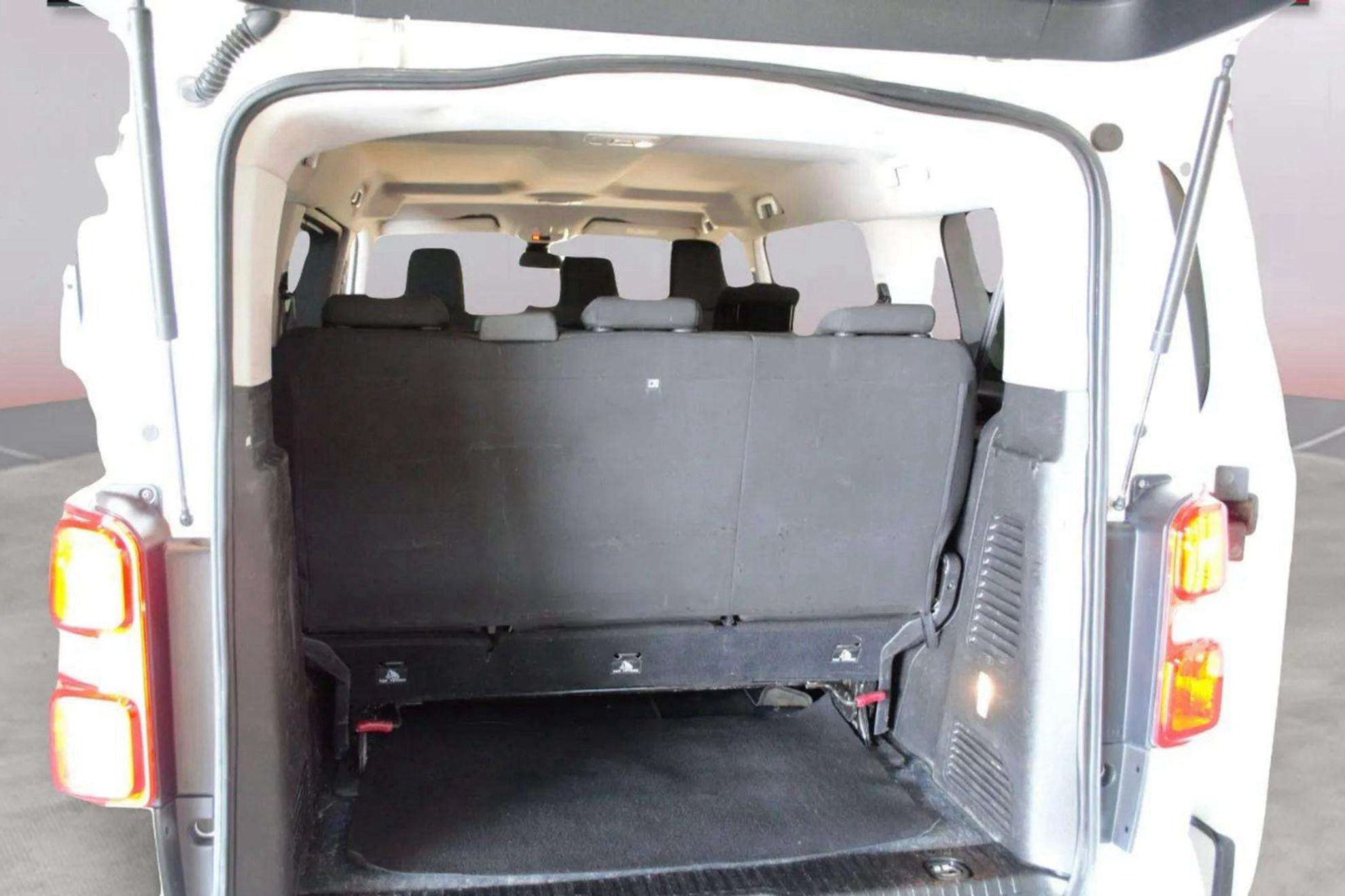 Peugeot Traveller Business 1.5 BlueHDi (120) Long - foto 6