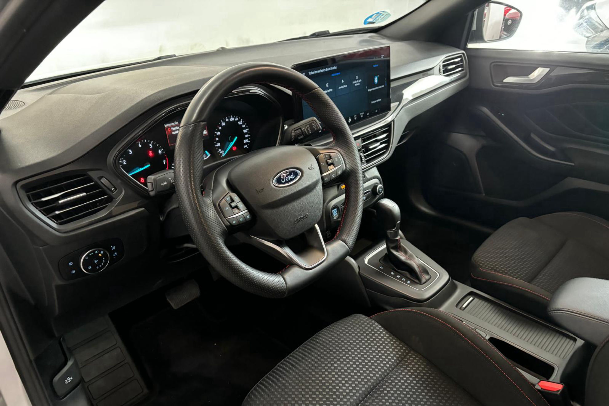 Ford Focus 1.0 EcoBoost MHEV ST-Line - foto 13