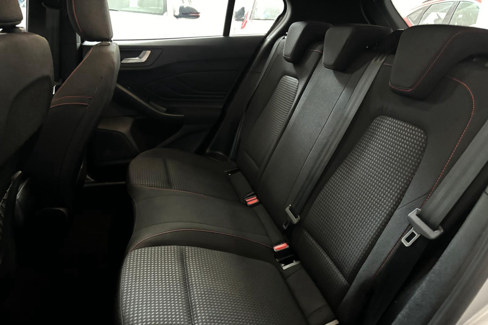 Ford Focus 1.0 EcoBoost MHEV ST-Line - foto 14