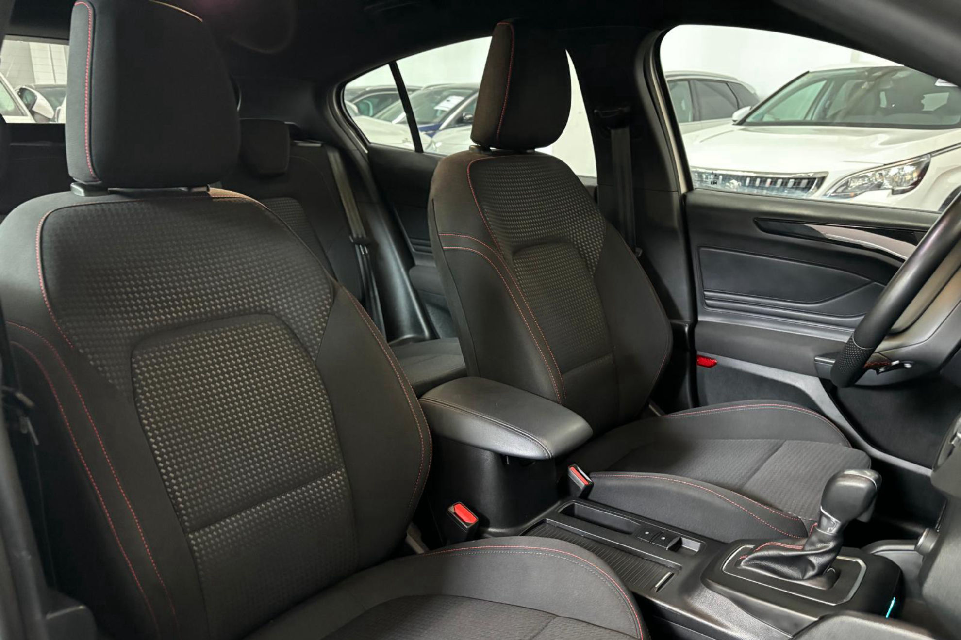 Ford Focus 1.0 EcoBoost MHEV ST-Line - foto 11
