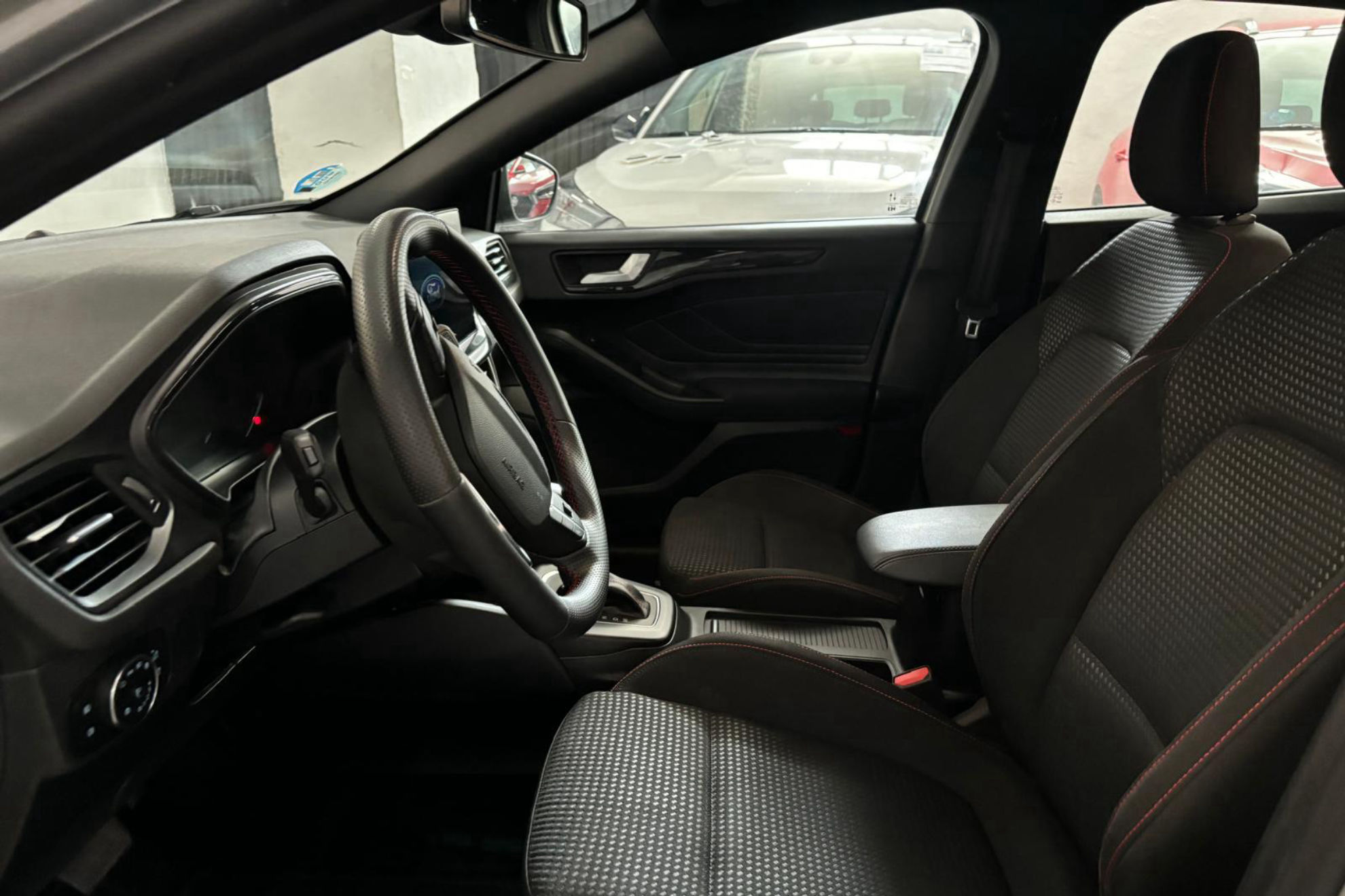 Ford Focus 1.0 EcoBoost MHEV ST-Line - foto 12