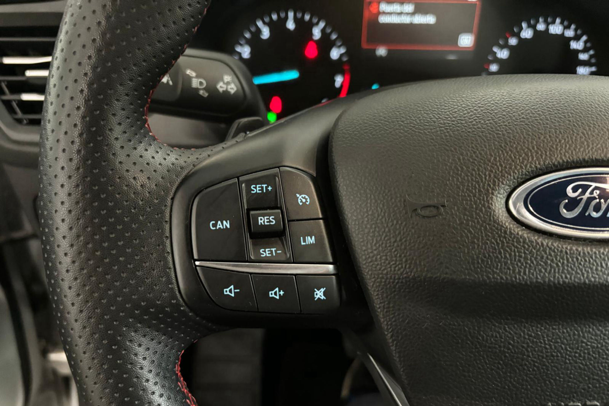 Ford Focus 1.0 EcoBoost MHEV ST-Line - foto 18