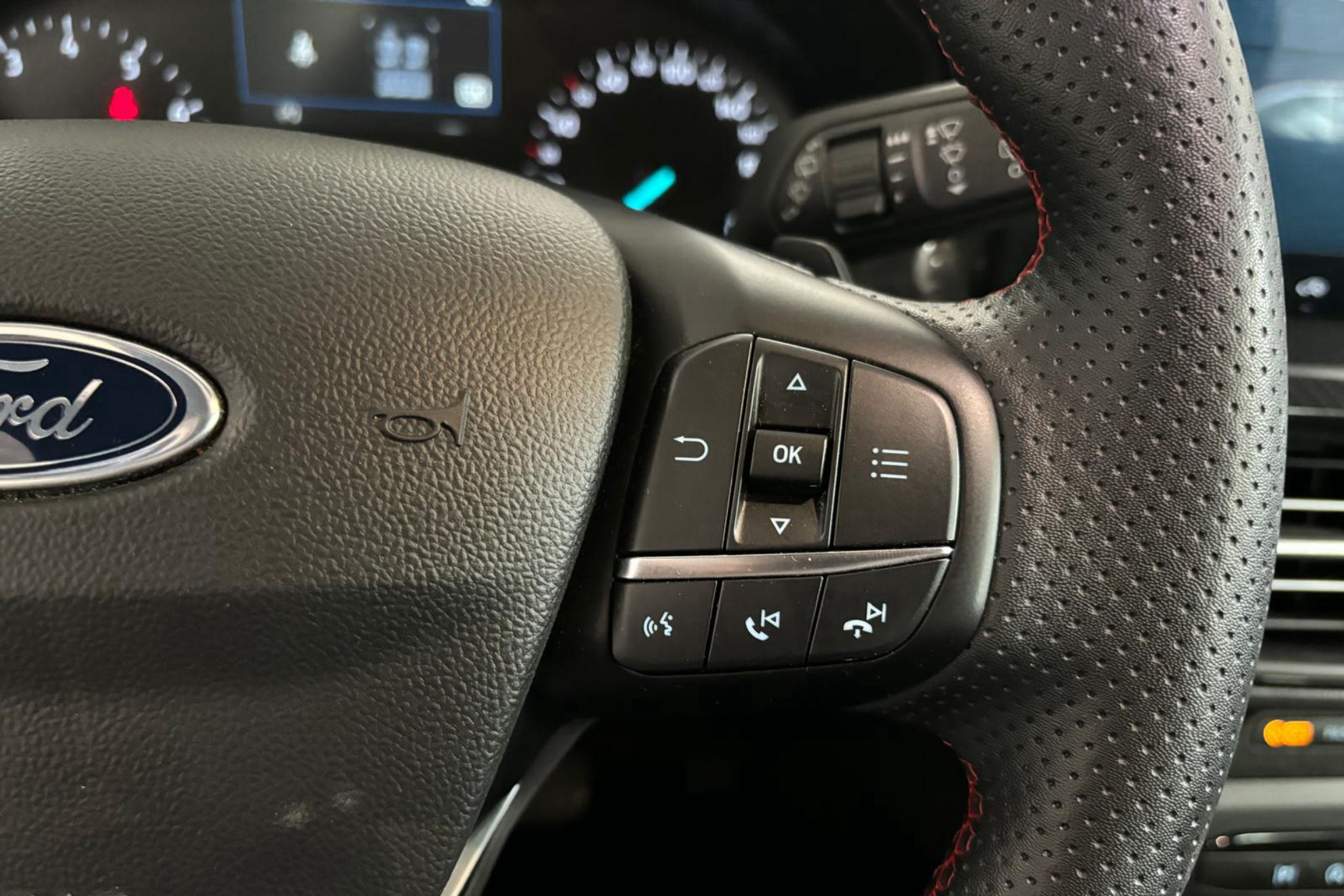 Ford Focus 1.0 EcoBoost MHEV ST-Line - foto 19
