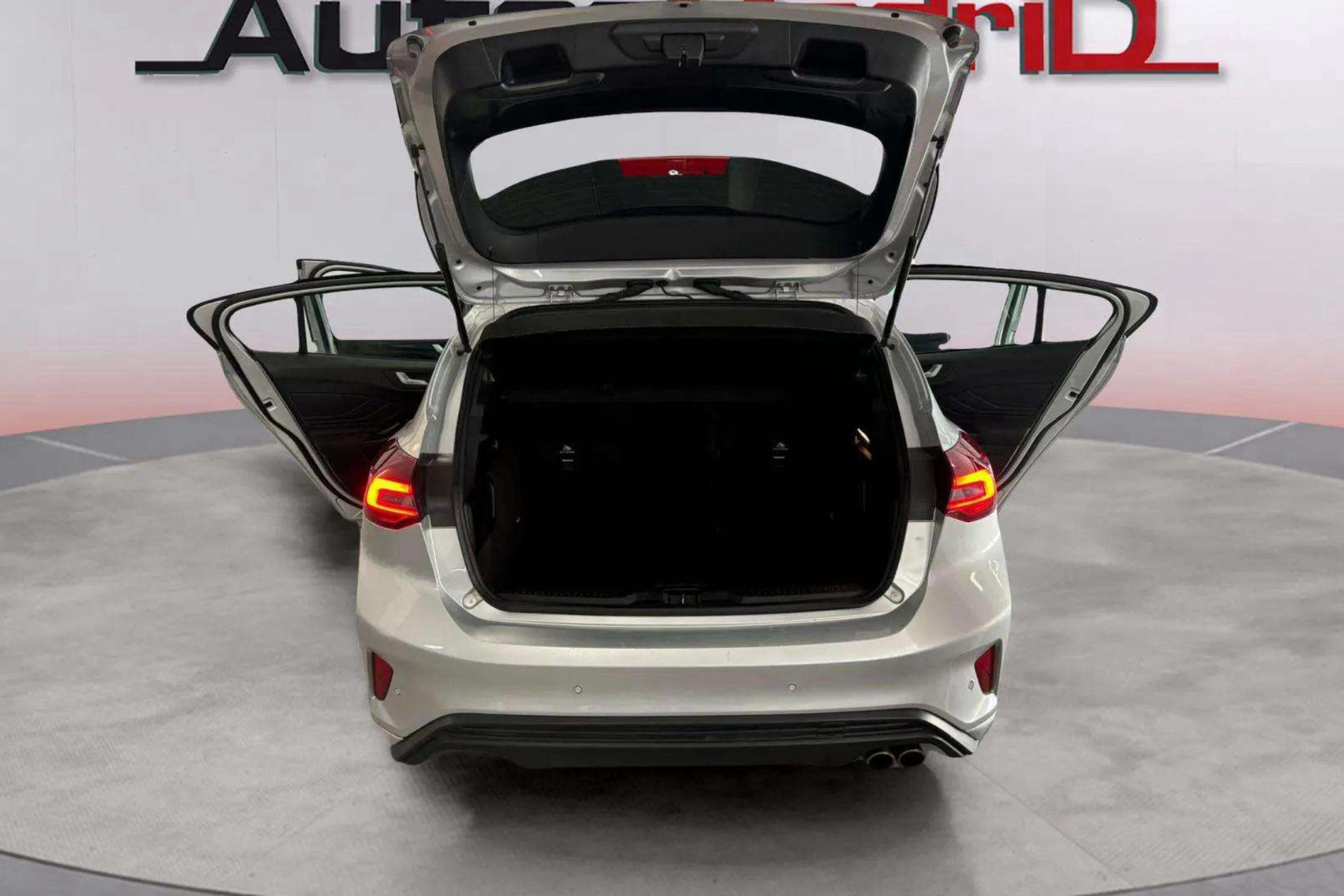 Ford Focus 1.0 EcoBoost MHEV ST-Line - foto 6