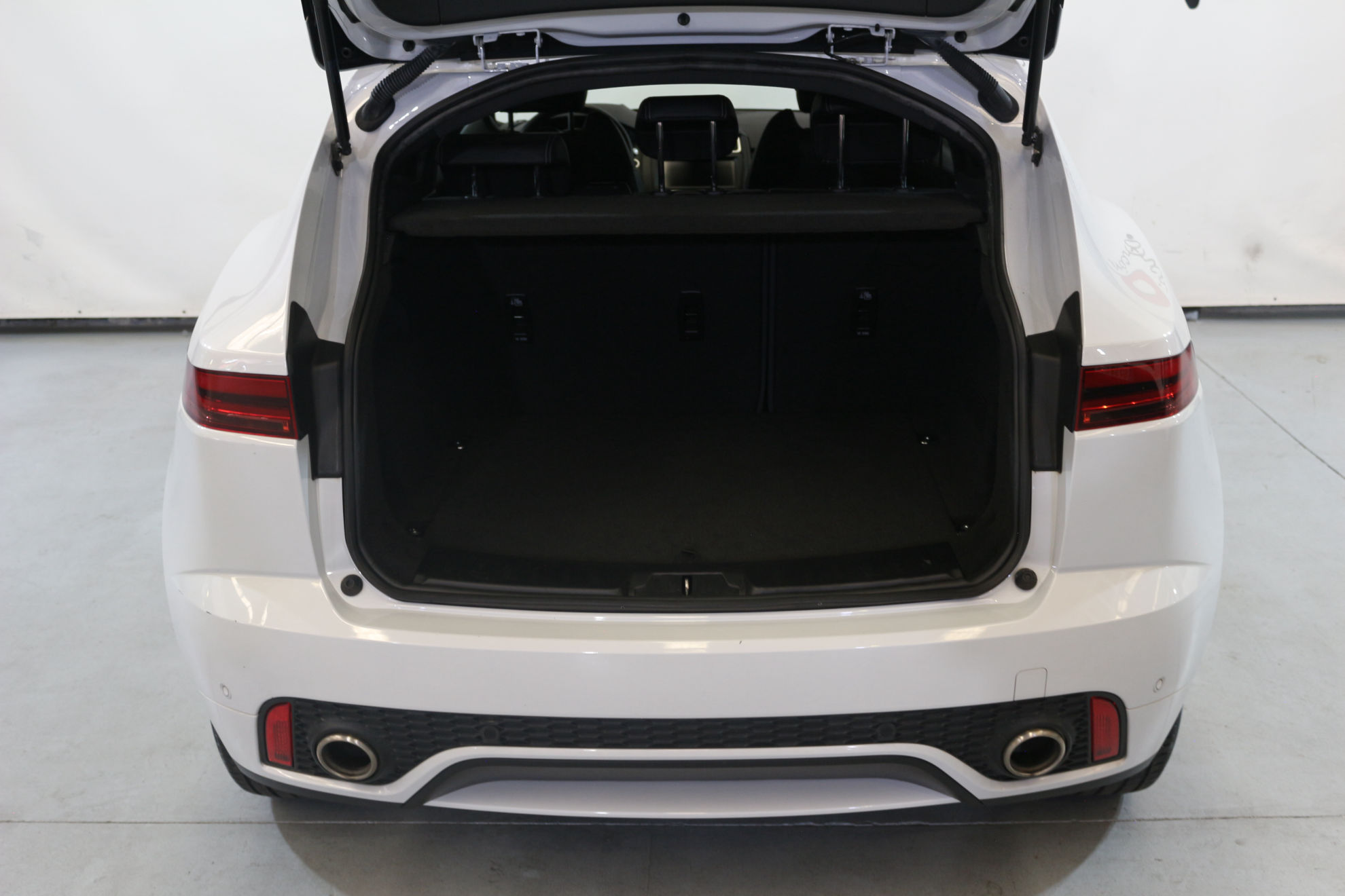 Jaguar E-Pace 2.0D R-Dynamic S 4WD - foto 6