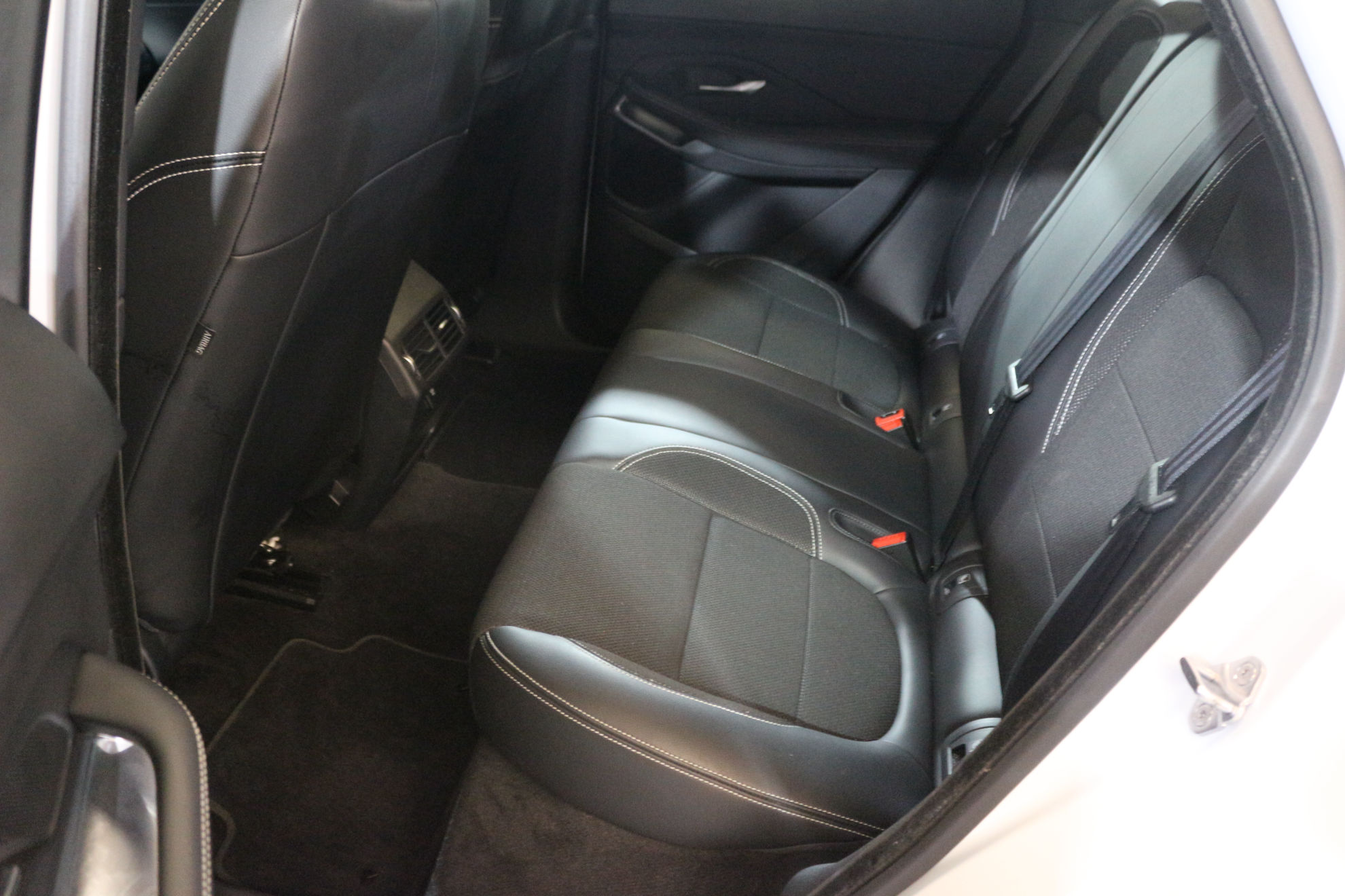 Jaguar E-Pace 2.0D R-Dynamic S 4WD - foto 14