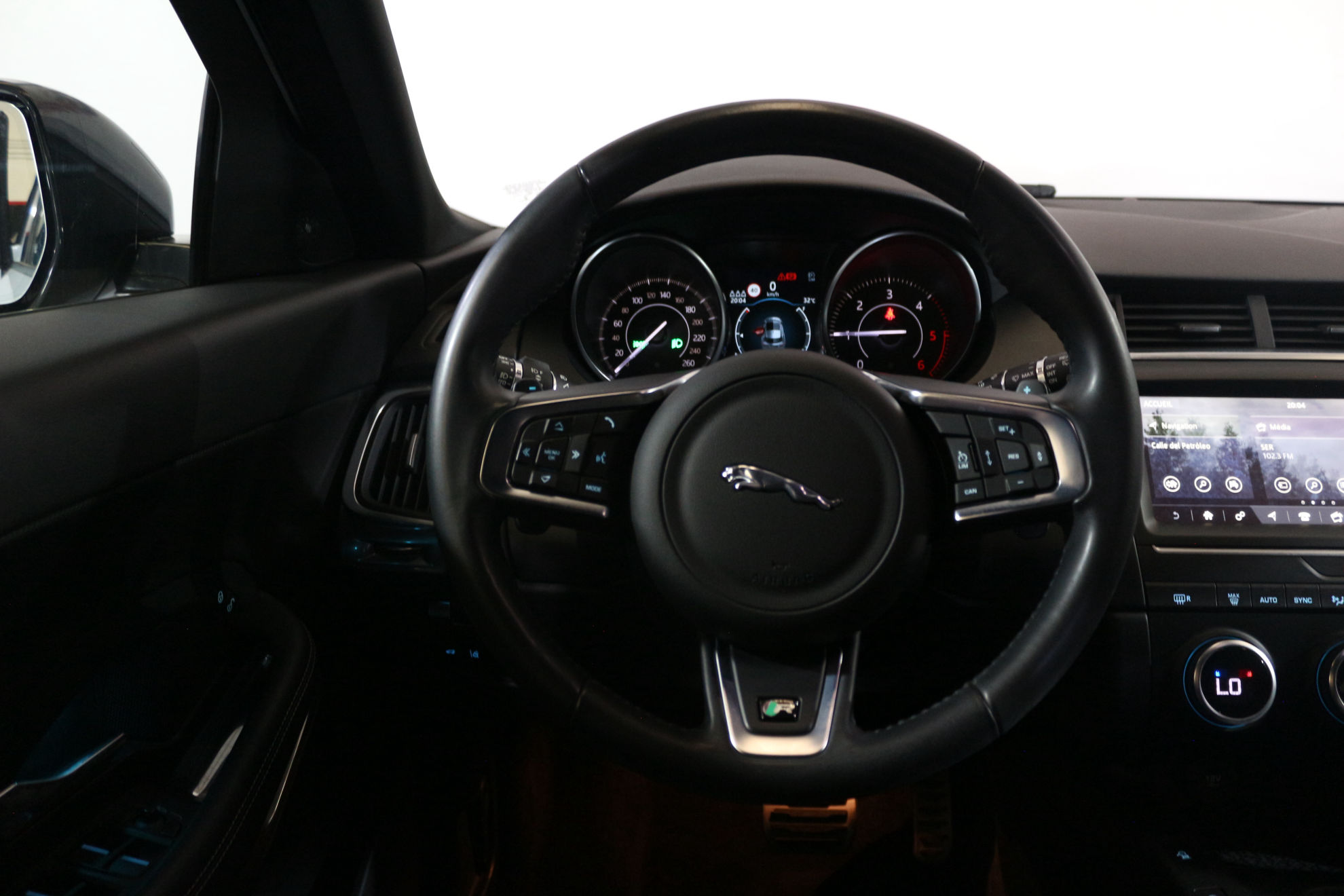 Jaguar E-Pace 2.0D R-Dynamic S 4WD - foto 18