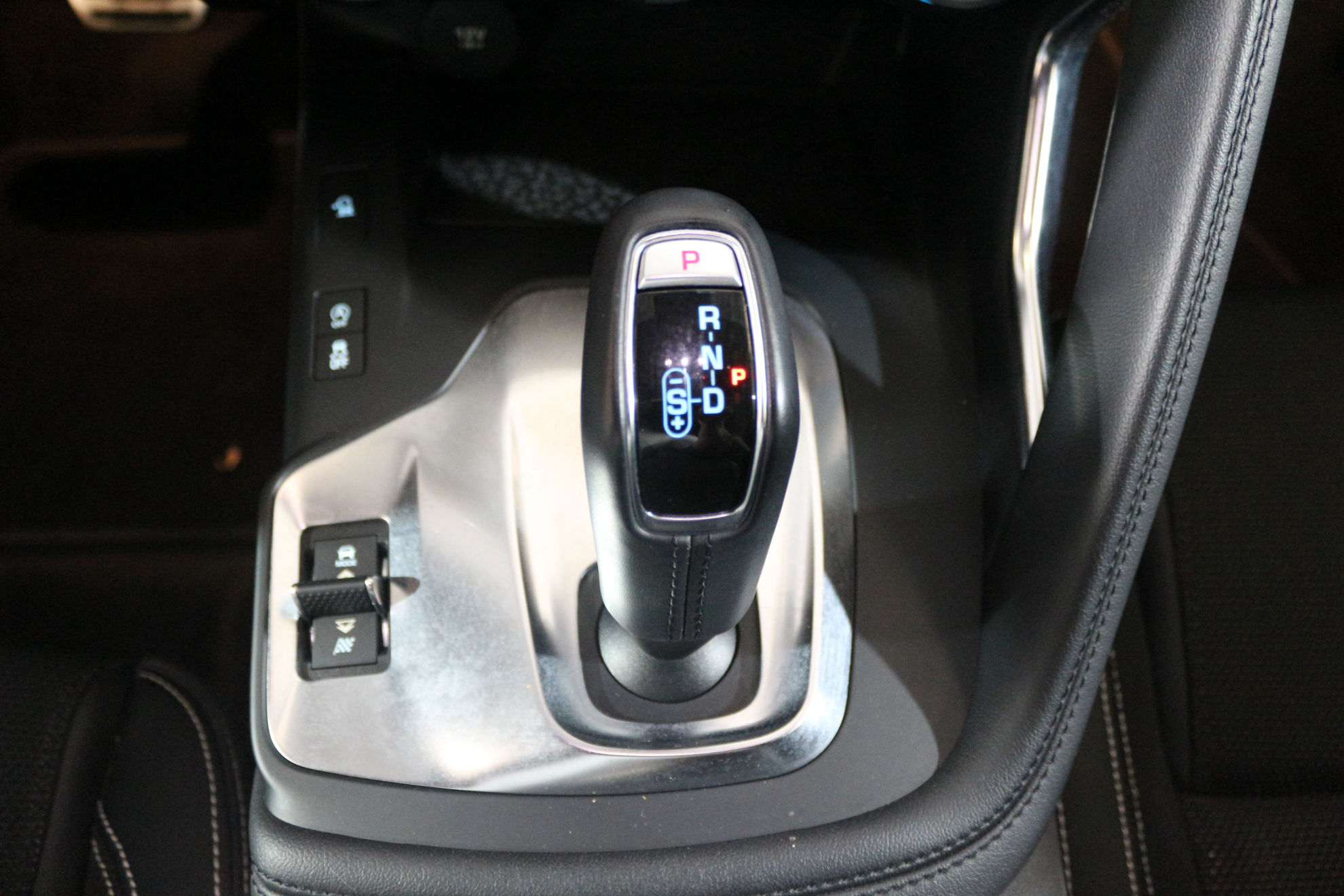 Jaguar E-Pace 2.0D R-Dynamic S 4WD - foto 32