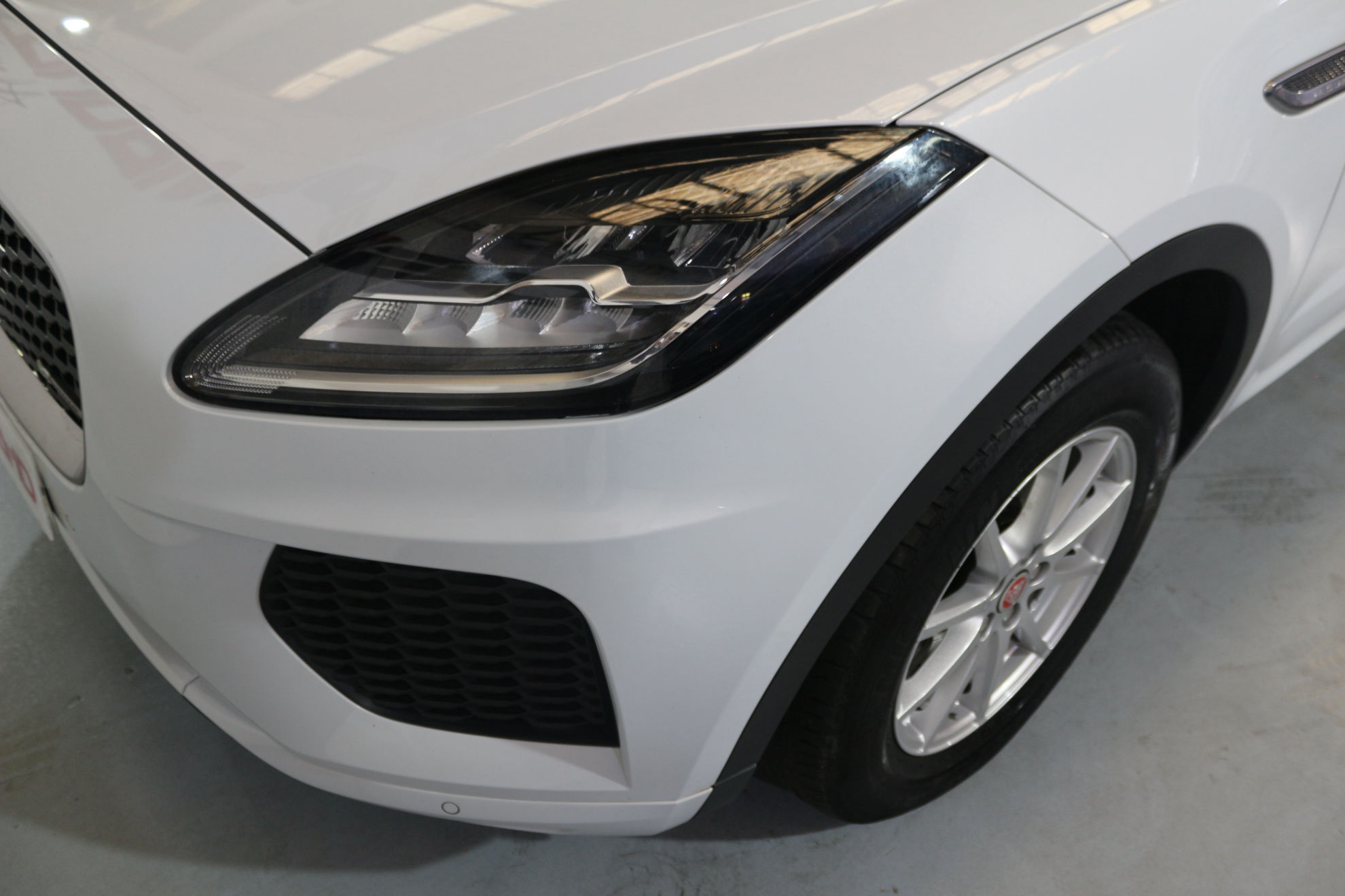 Jaguar E-Pace 2.0D R-Dynamic S 4WD - foto 36