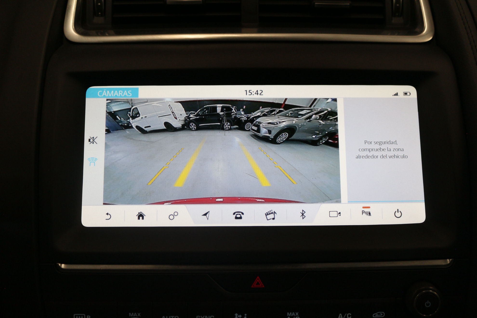 Jaguar E-Pace 2.0D S 4WD - foto 26