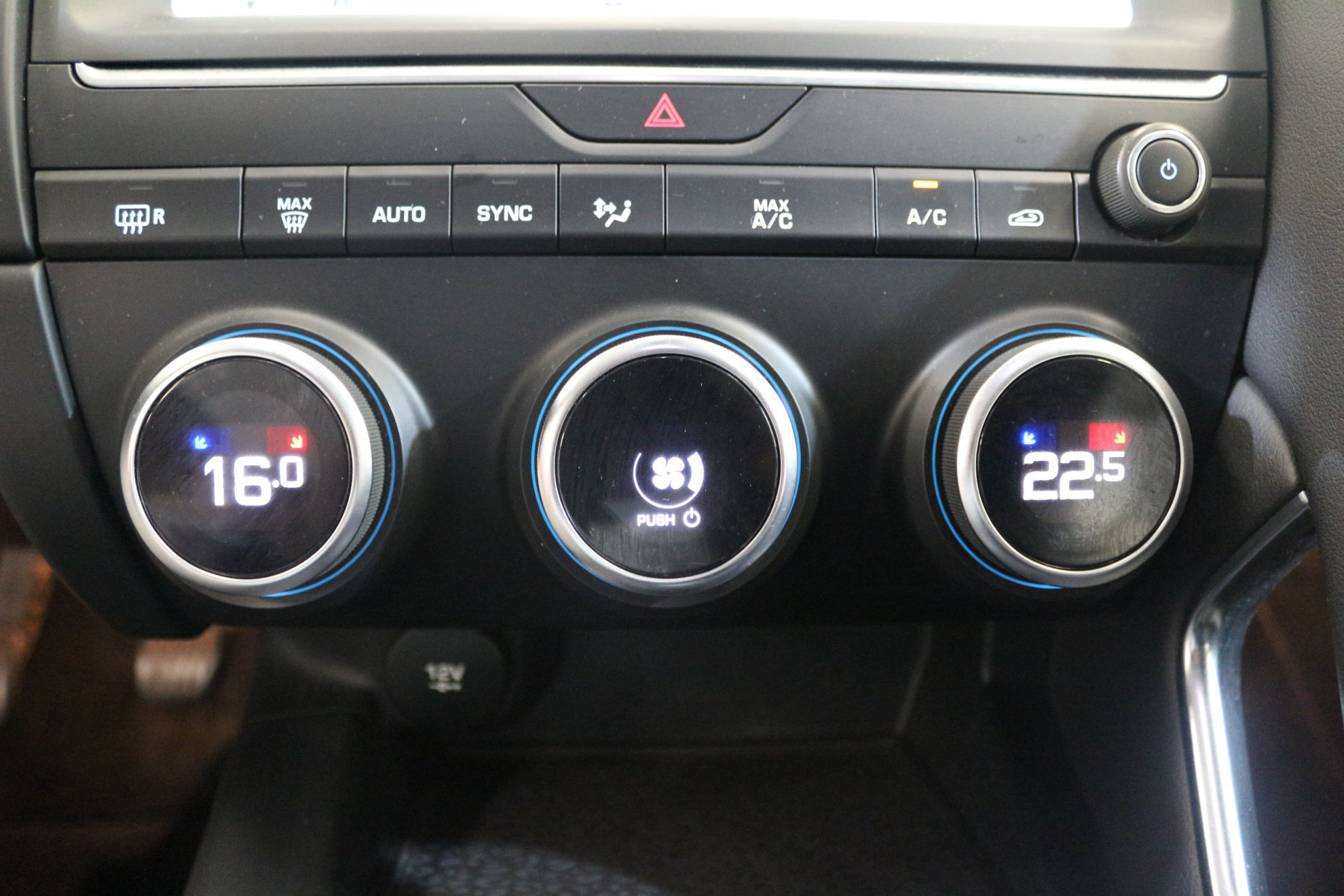 Jaguar E-Pace 2.0D S 4WD - foto 28