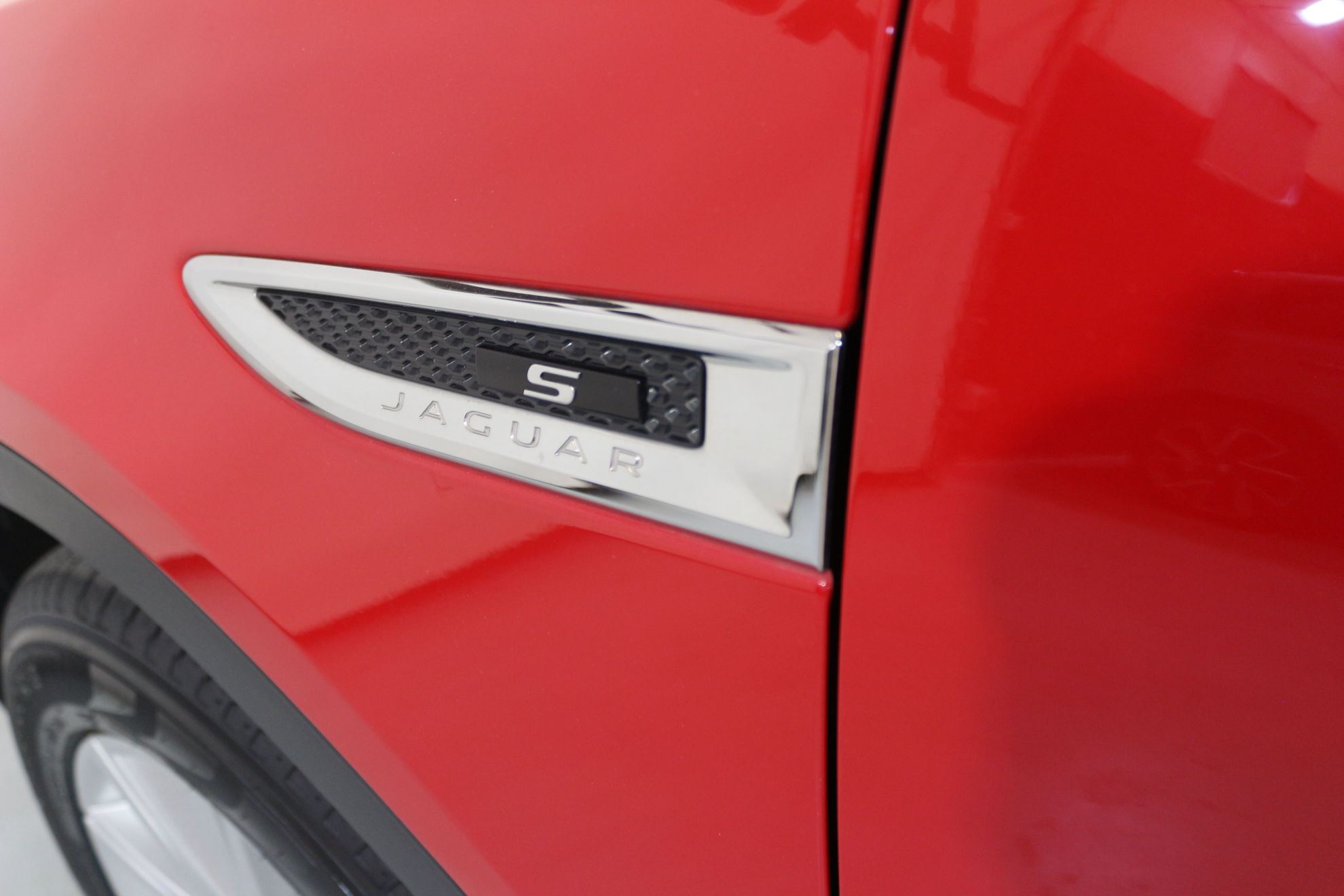 Jaguar E-Pace 2.0D S 4WD - foto 37