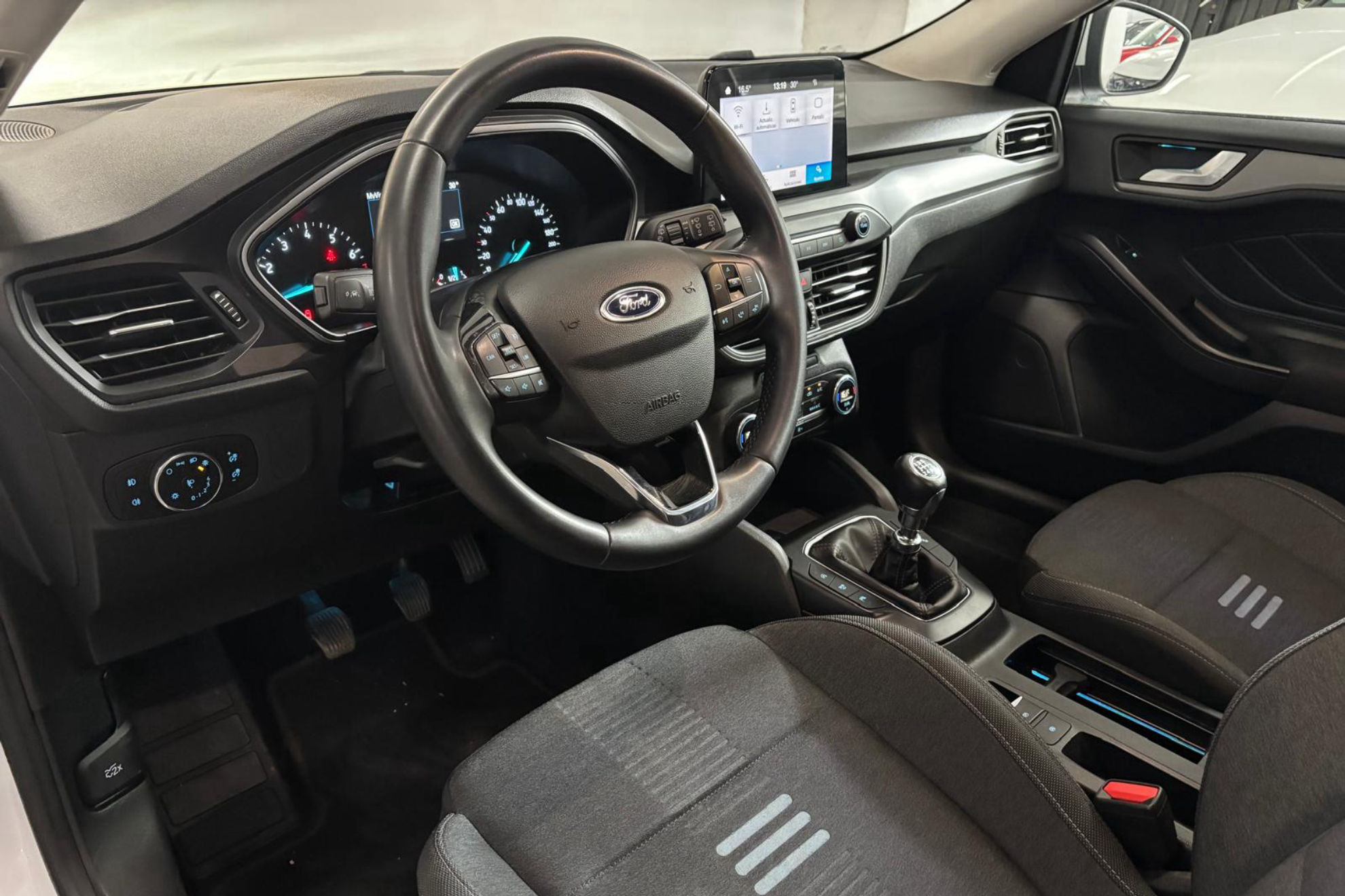 Ford Focus 1.0 EcoBoost MHEV Active - foto 11