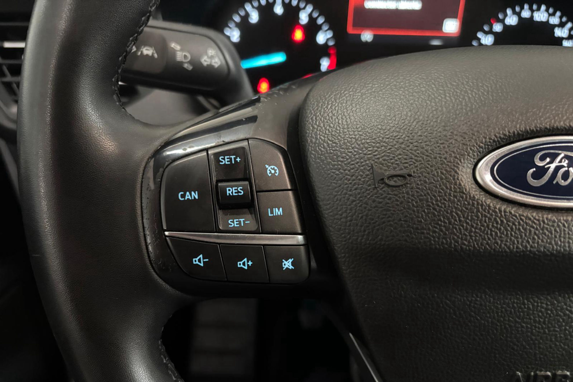 Ford Focus 1.0 EcoBoost MHEV Active - foto 17