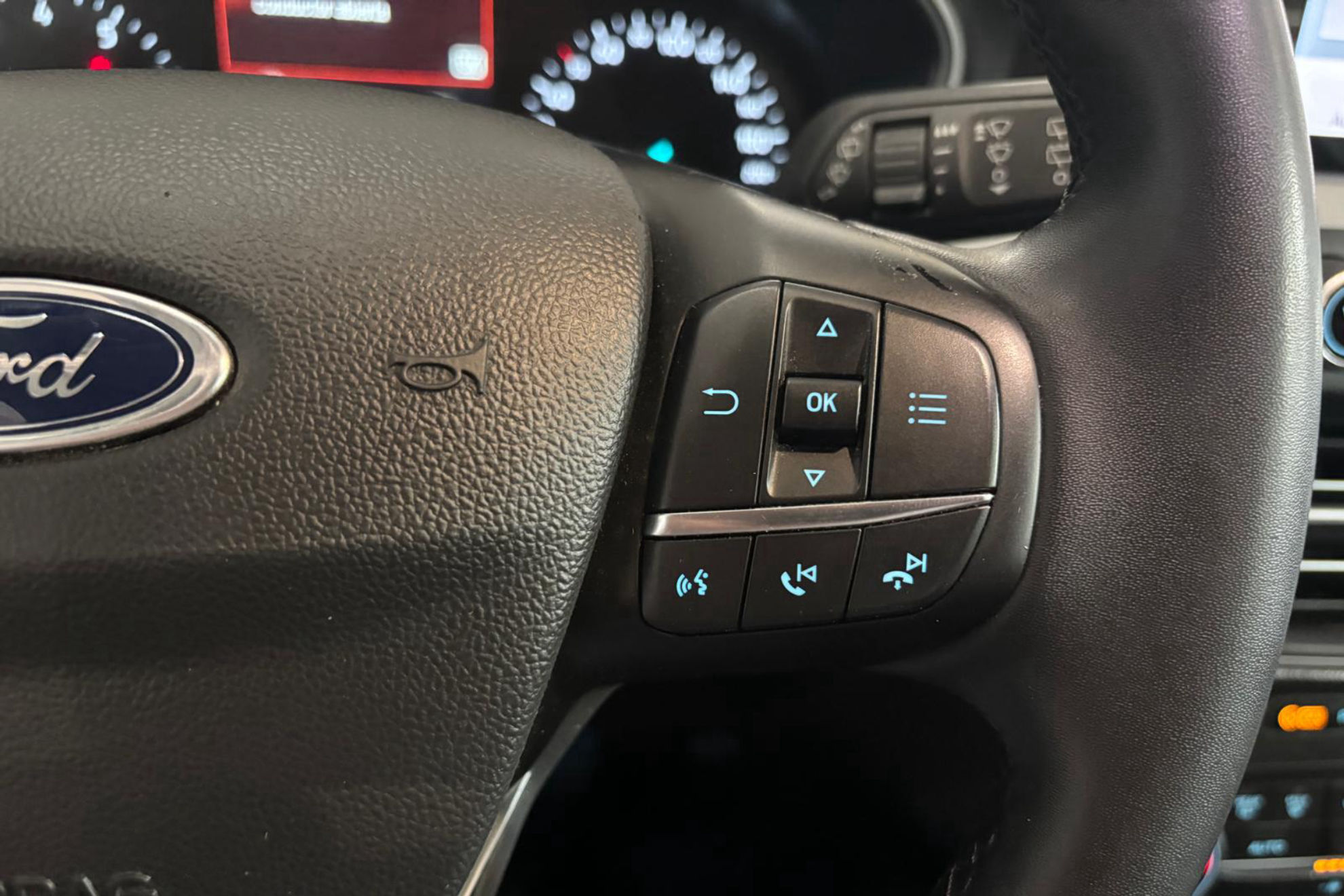 Ford Focus 1.0 EcoBoost MHEV Active - foto 18