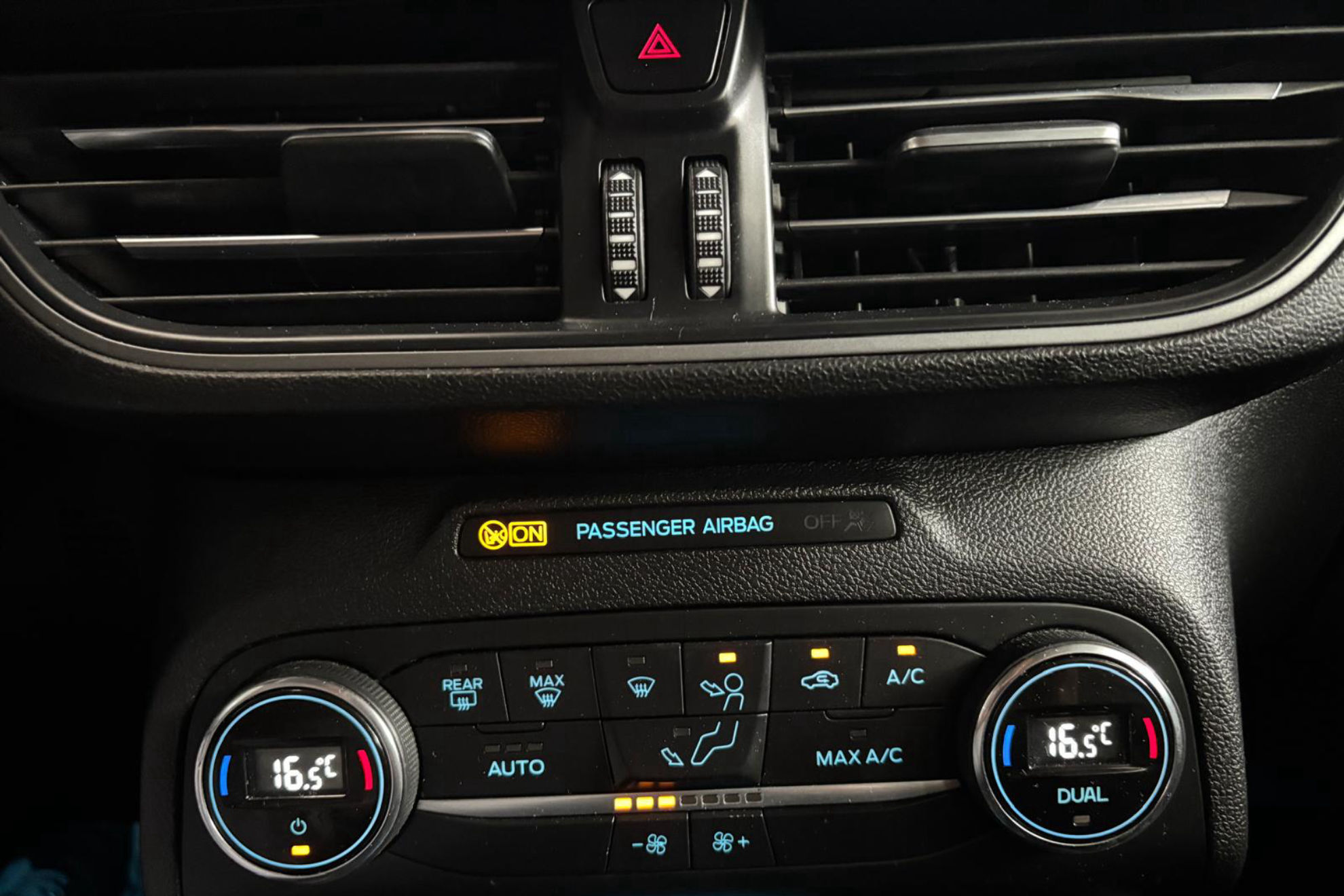 Ford Focus 1.0 EcoBoost MHEV Active - foto 27