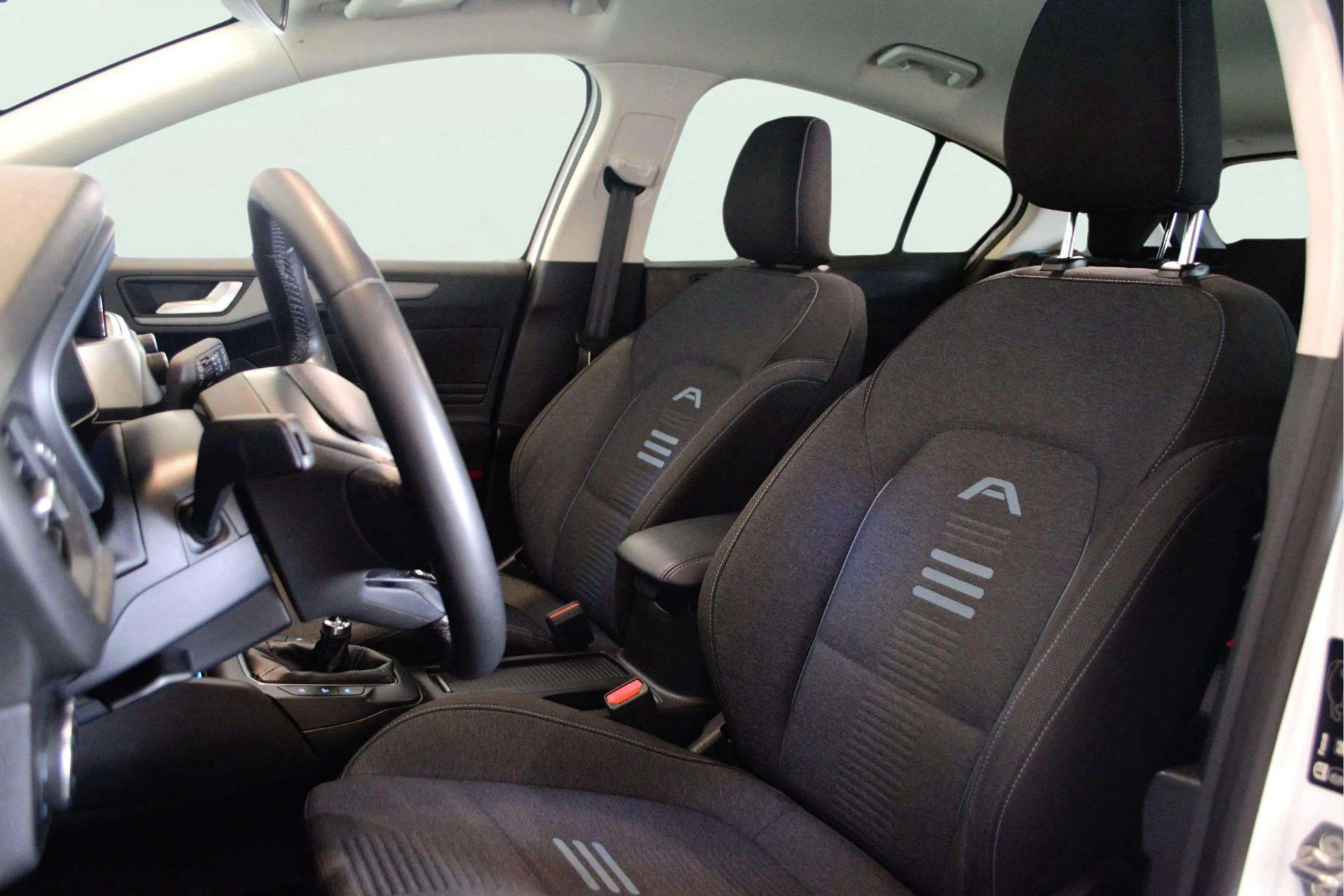 Ford Focus 1.0 EcoBoost MHEV Active - foto 14
