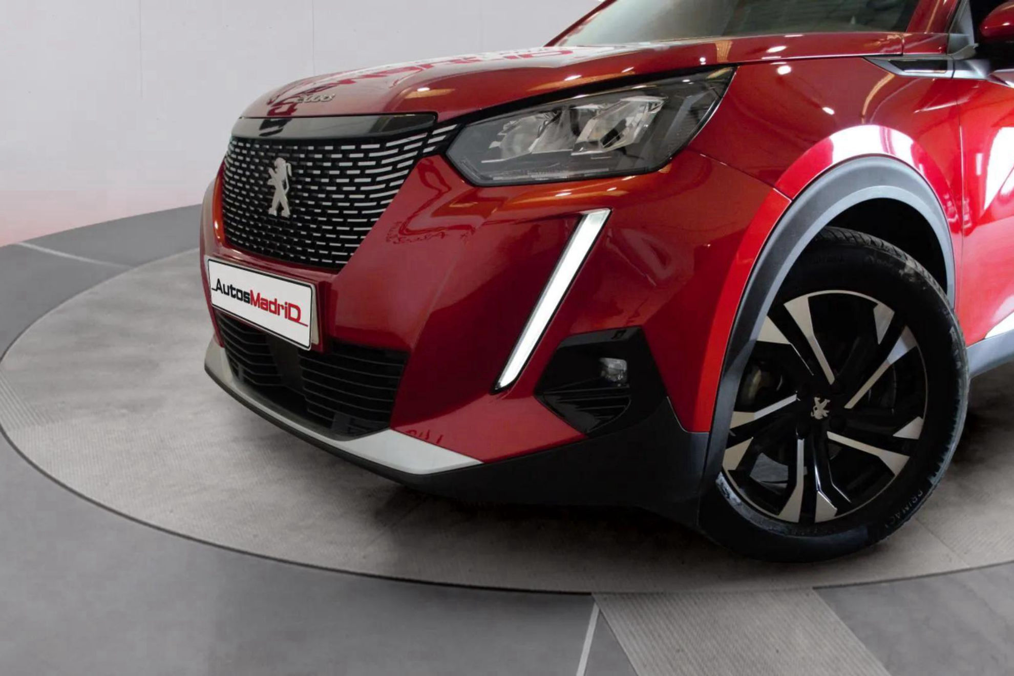 Peugeot 2008 Allure PureTech 130 BVM6 - foto 8
