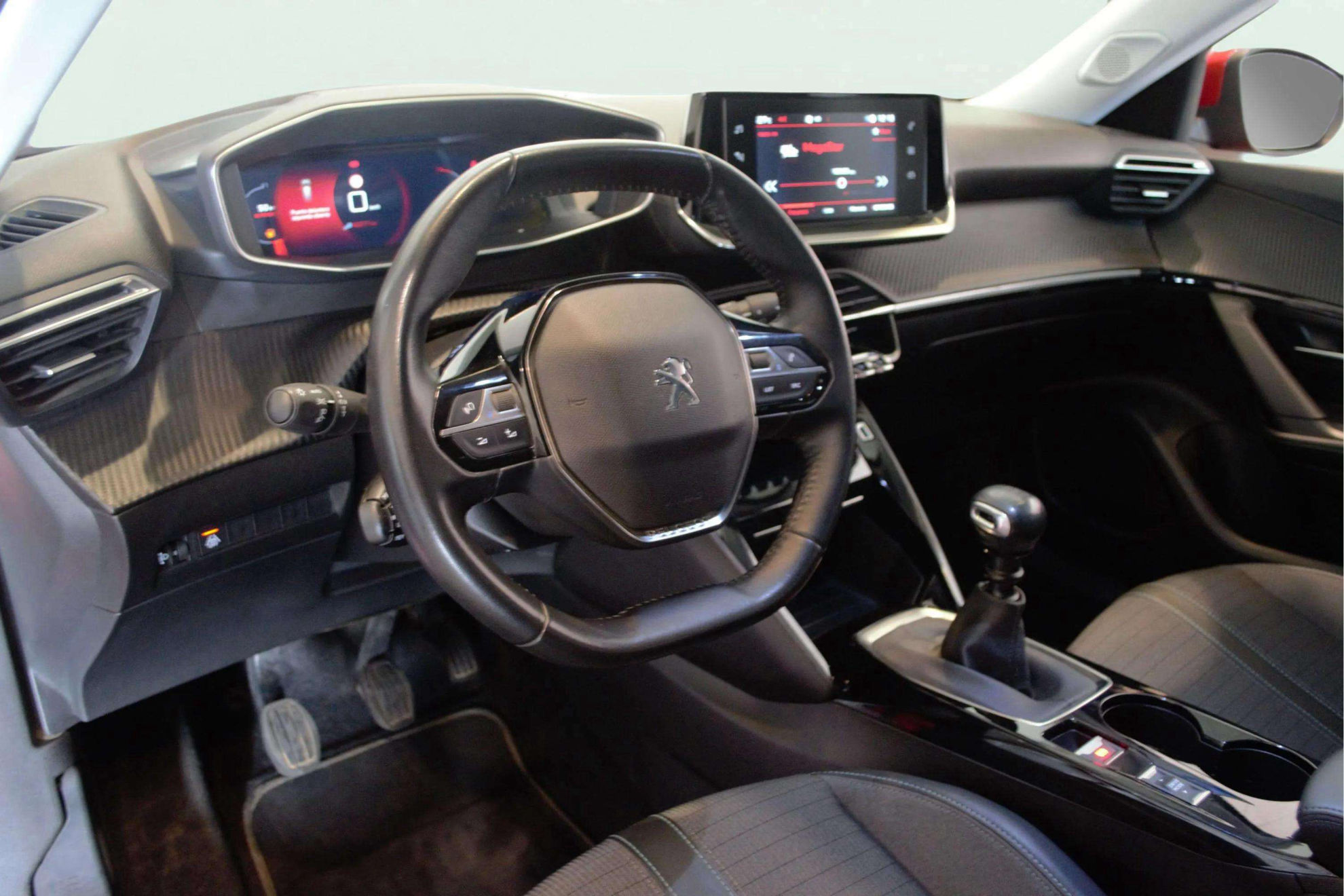 Peugeot 2008 Allure PureTech 130 BVM6 - foto 9