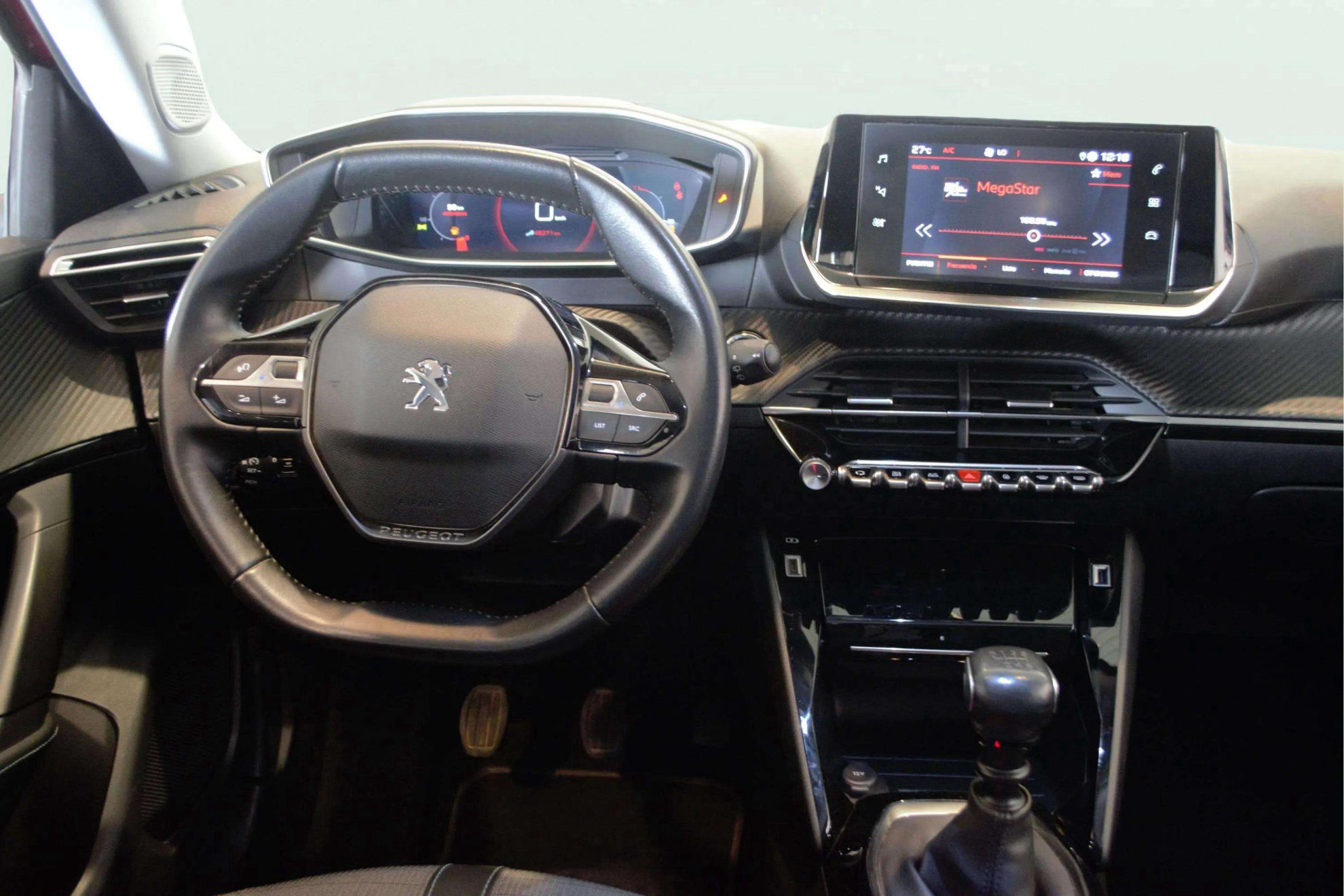Peugeot 2008 Allure PureTech 130 BVM6 - foto 13