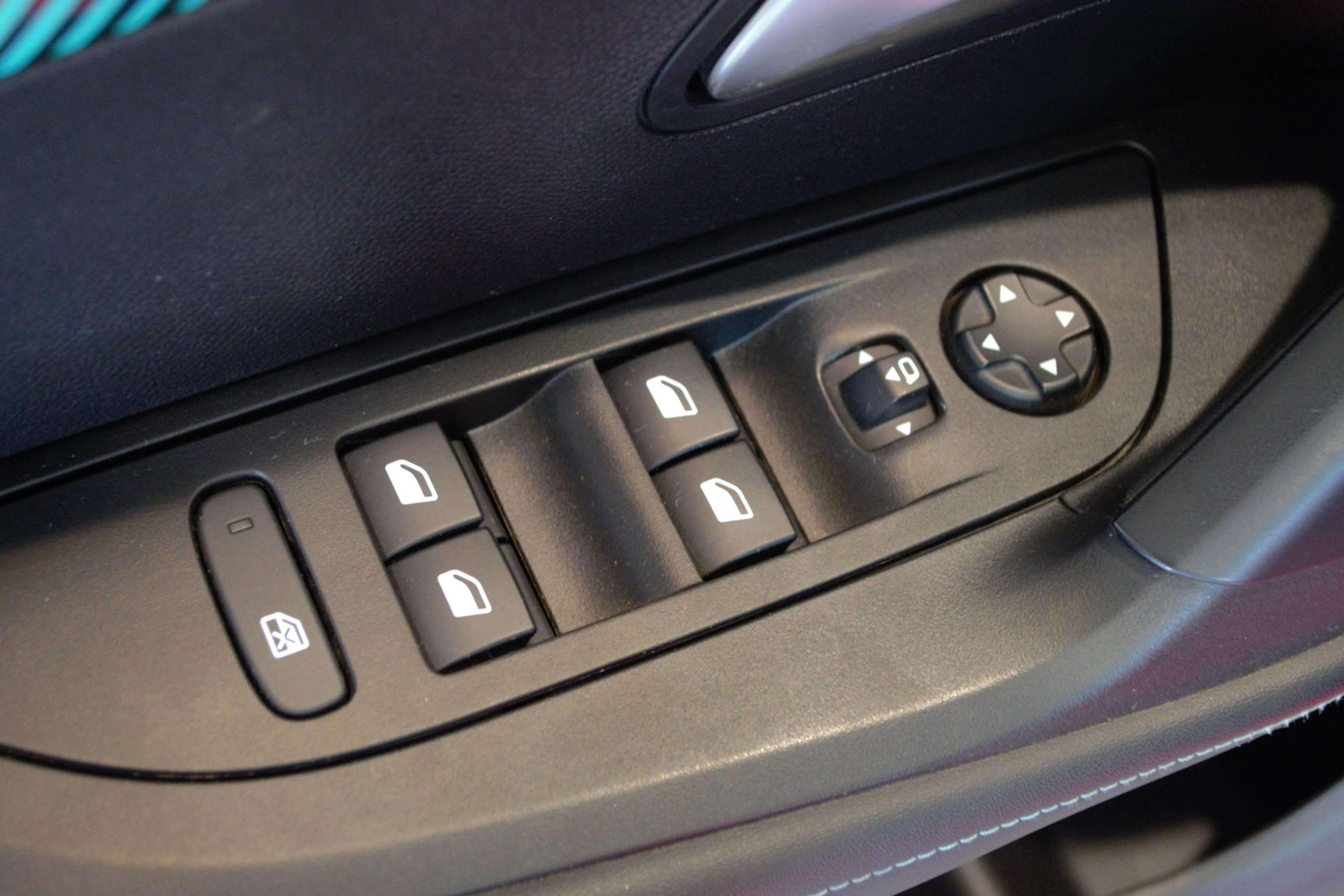Peugeot 2008 Allure PureTech 130 BVM6 - foto 14