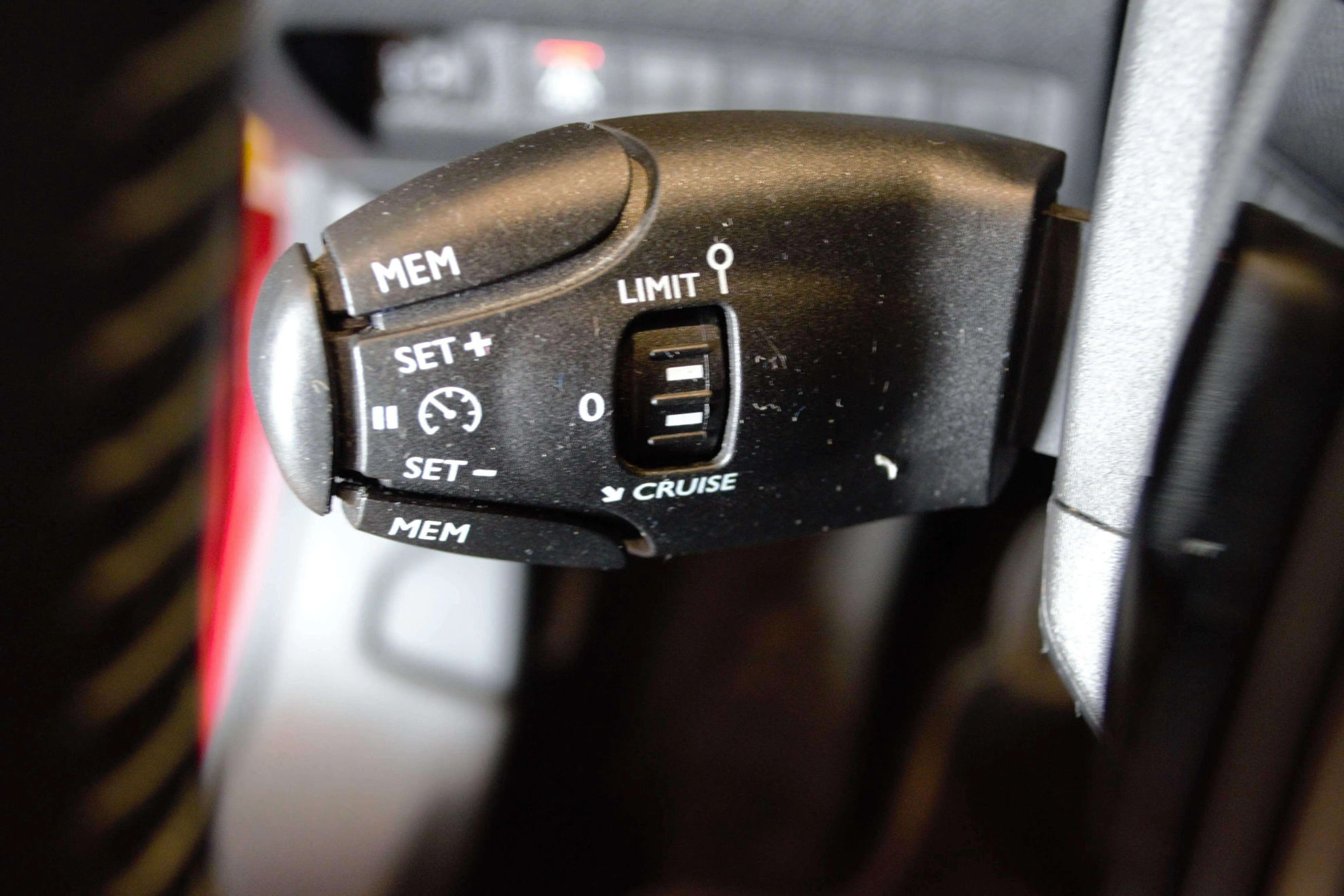 Peugeot 2008 Allure PureTech 130 BVM6 - foto 17