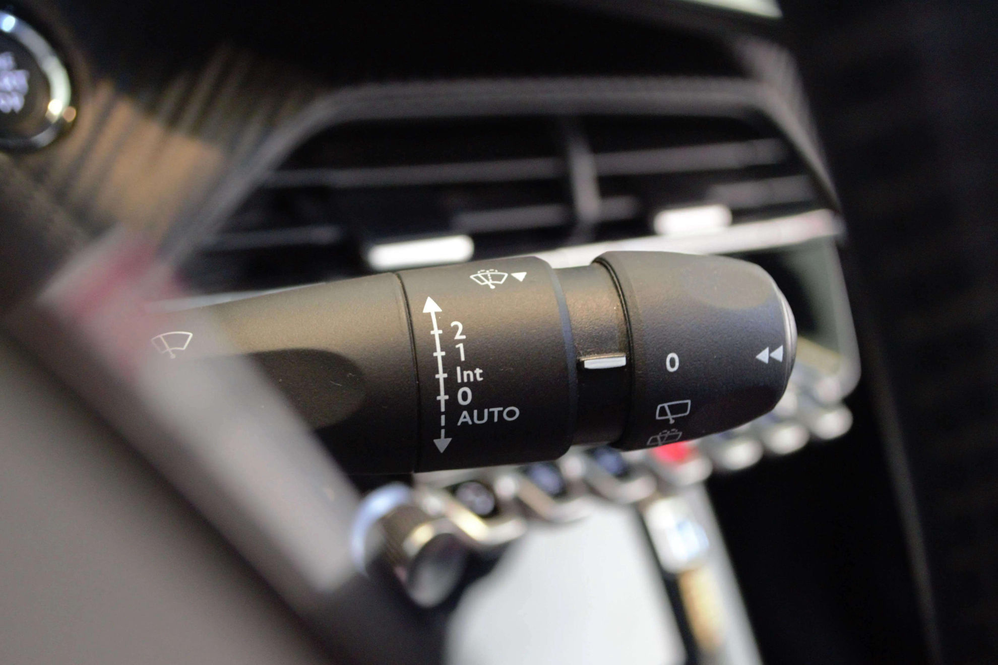 Peugeot 2008 Allure PureTech 130 BVM6 - foto 18