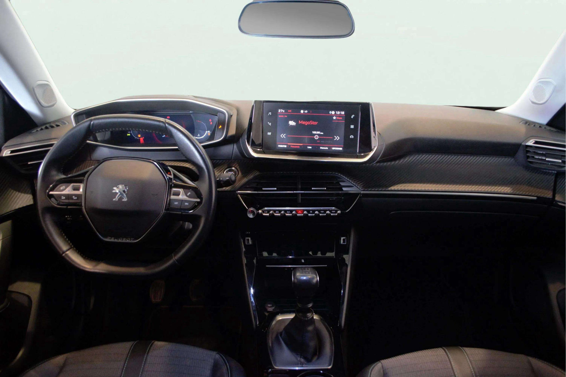 Peugeot 2008 Allure PureTech 130 BVM6 - foto 12