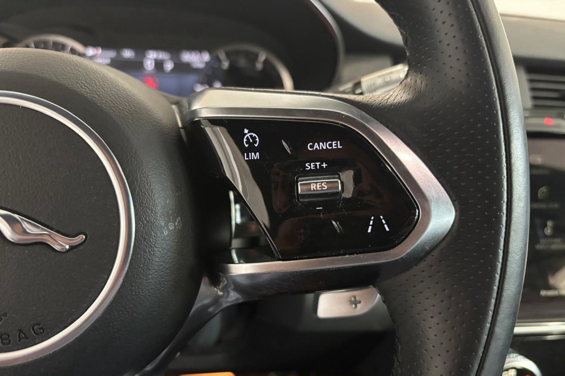Jaguar E-Pace 2.0D RDynamic S 4WD - foto 18