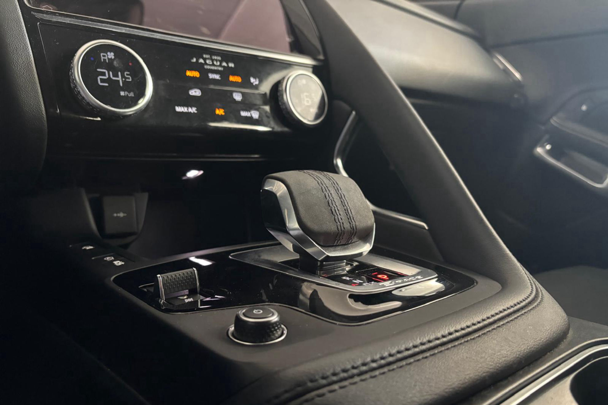 Jaguar E-Pace 2.0D RDynamic S 4WD - foto 33