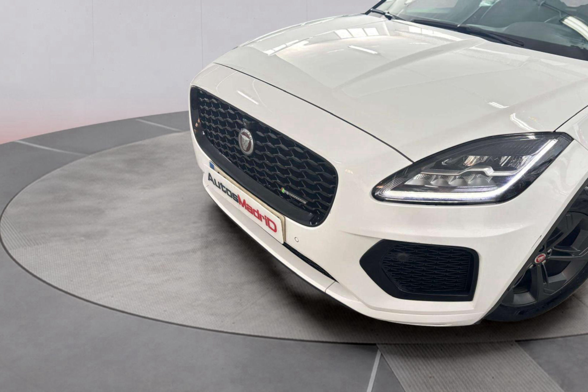 Jaguar E-Pace 2.0D RDynamic S 4WD - foto 8