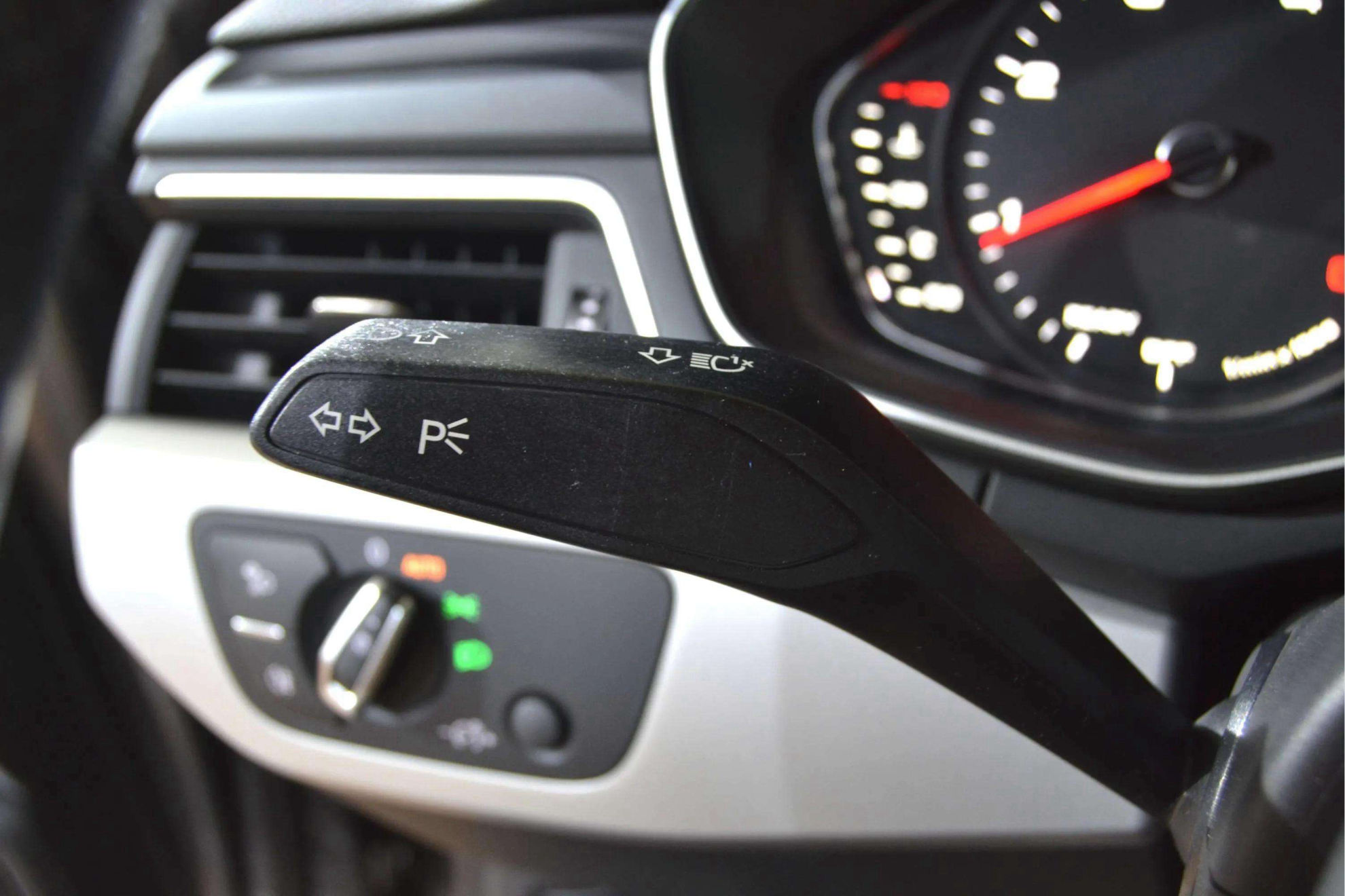 Audi A4 Advanced 35 TDI S tronic - foto 17