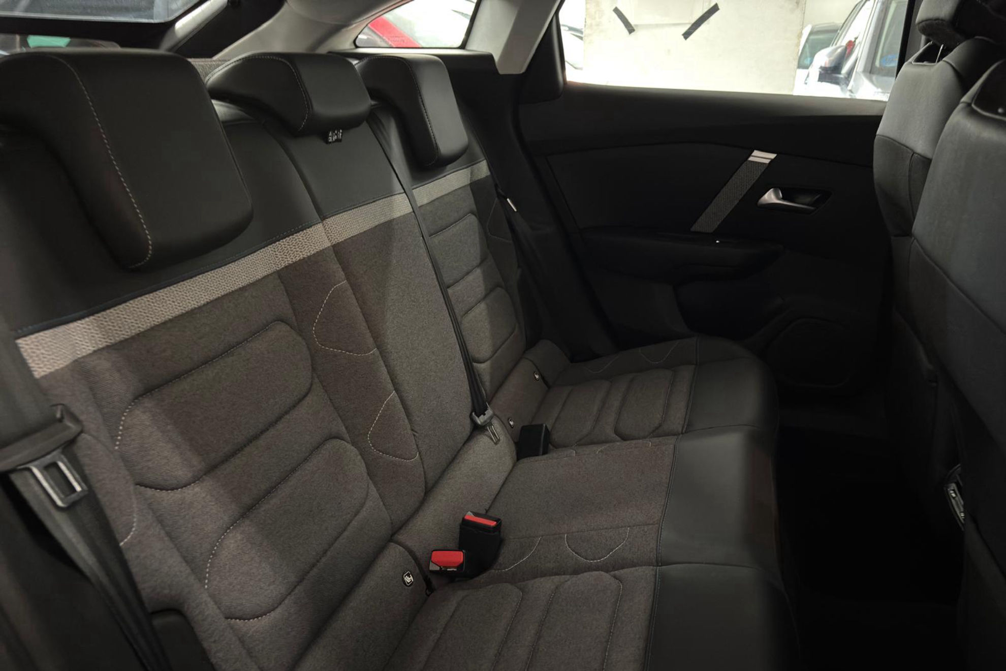 Citroën C4 BlueHDi 130 EAT8 Feel Pack - foto 12