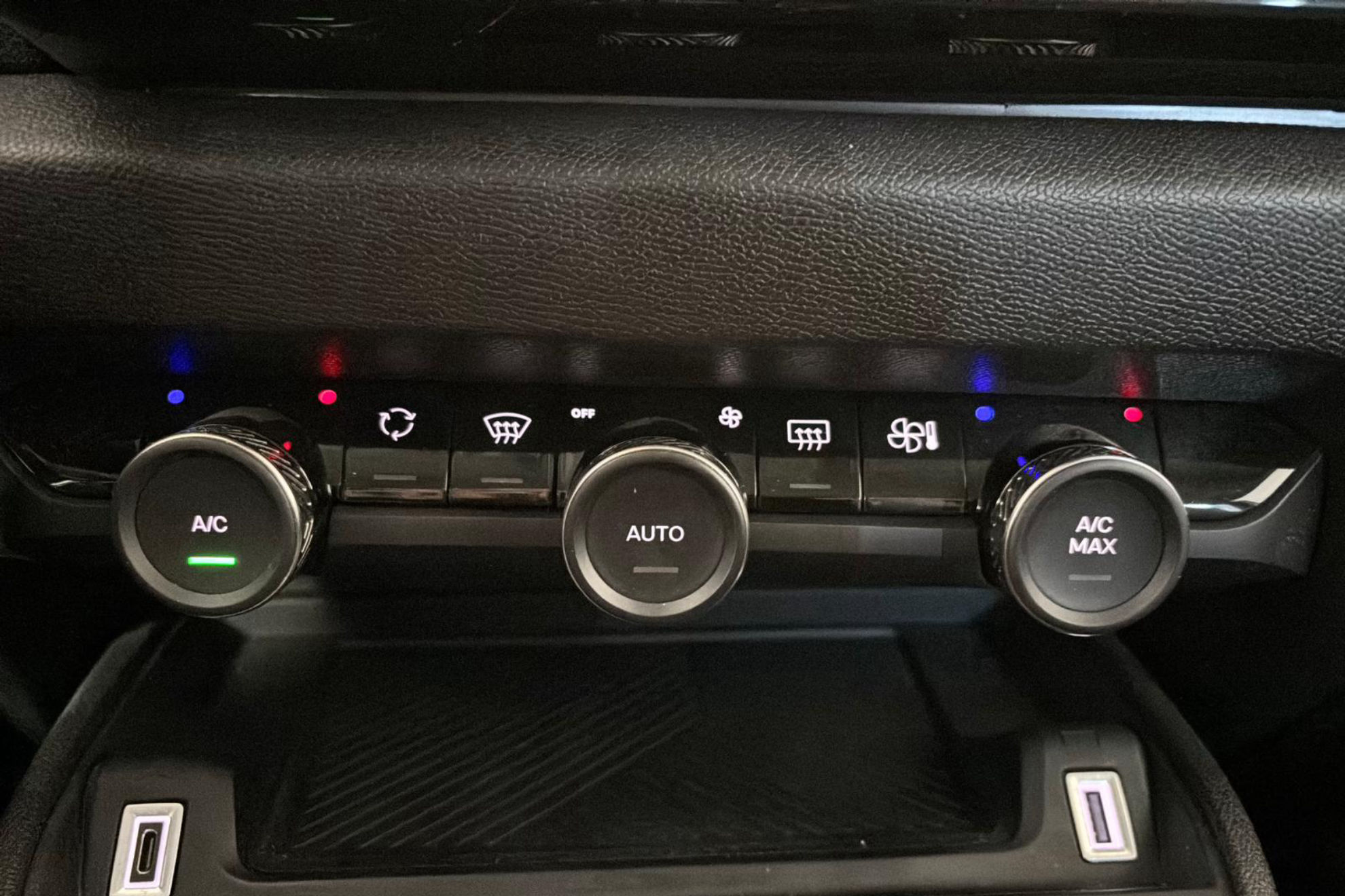 Citroën C4 BlueHDi 130 EAT8 Feel Pack - foto 29
