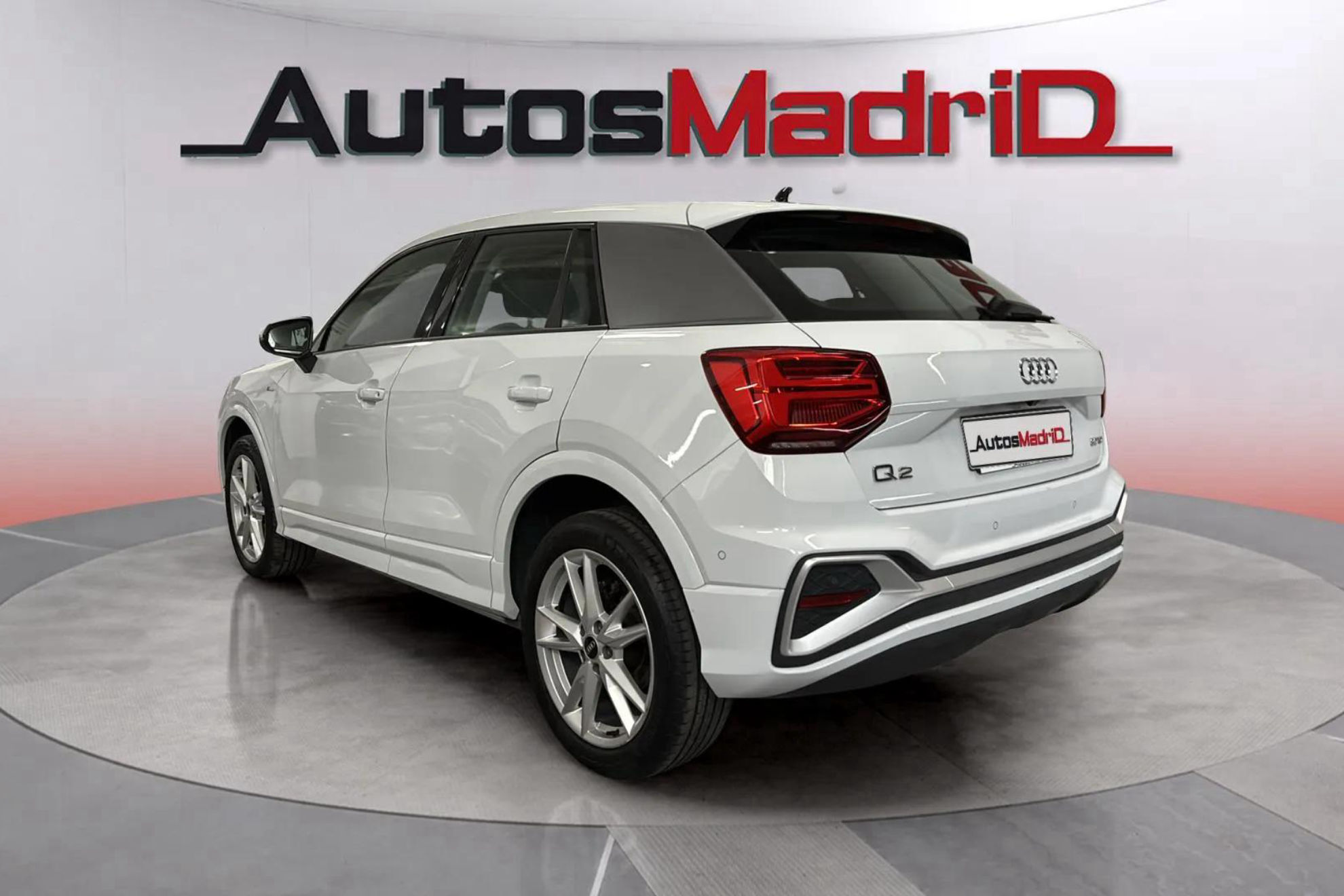 Audi Q2 S line 30 TDI - foto 6