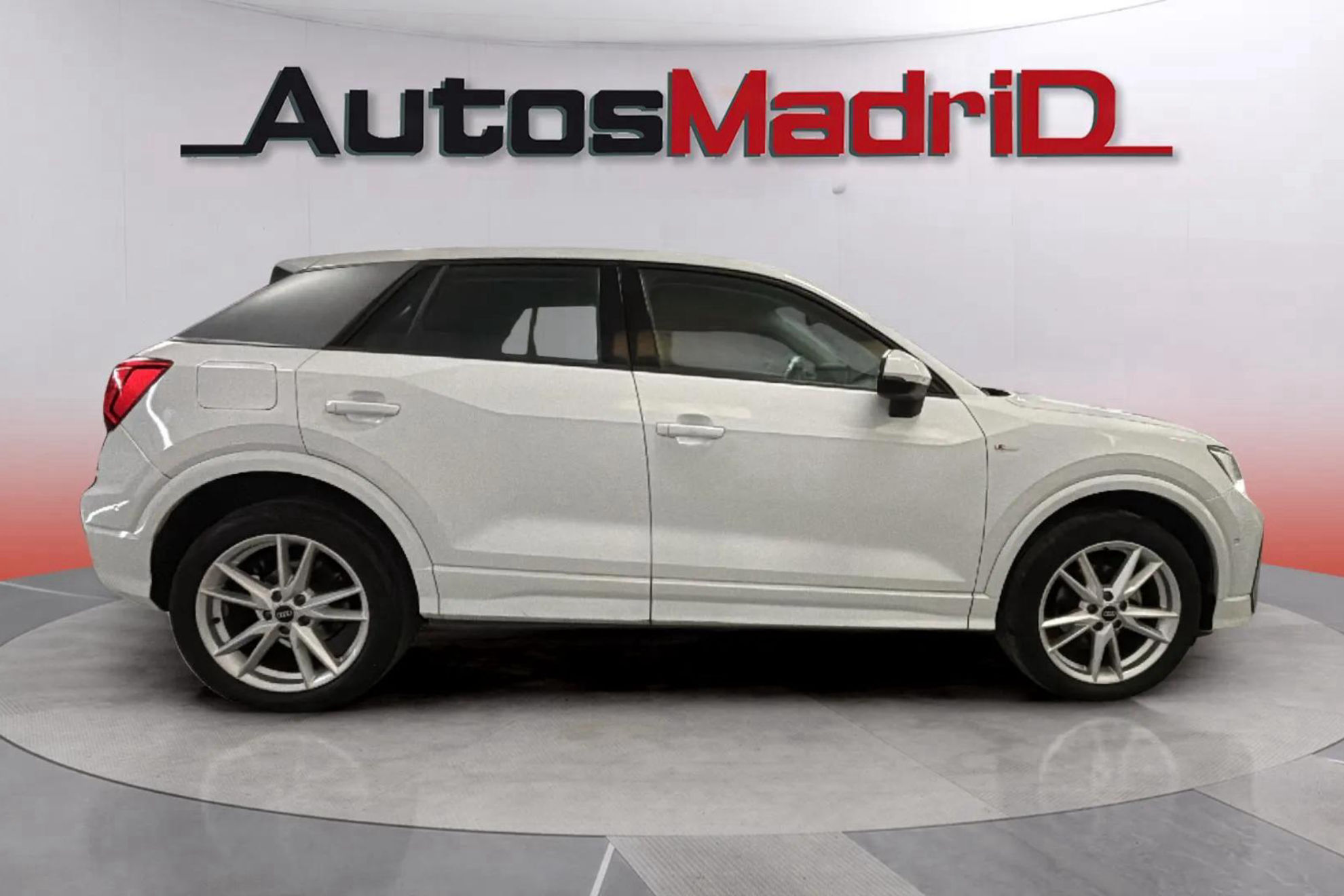 Audi Q2 S line 30 TDI - foto 5