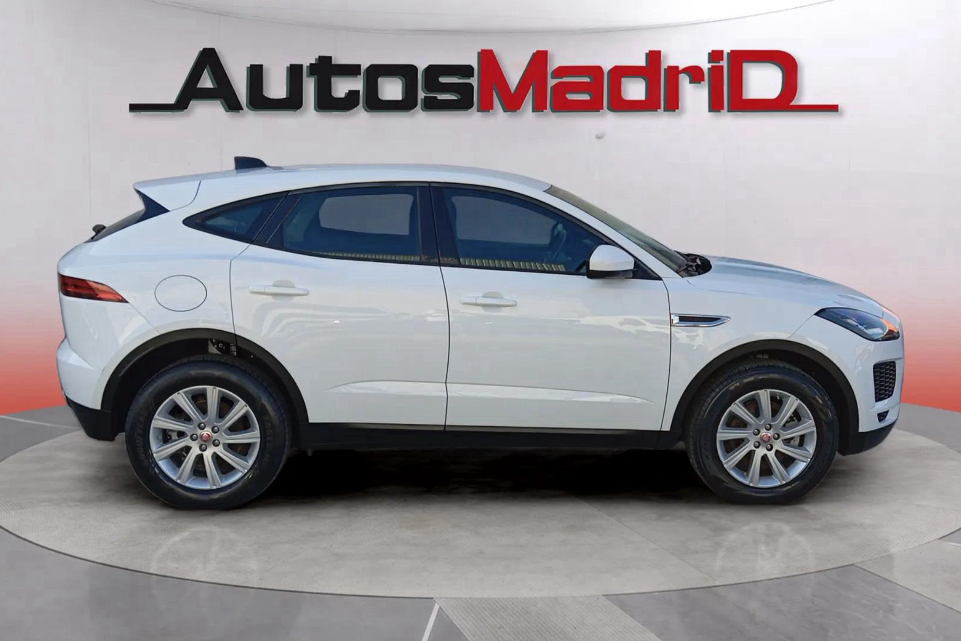 Jaguar E-Pace 2.0D - foto 7