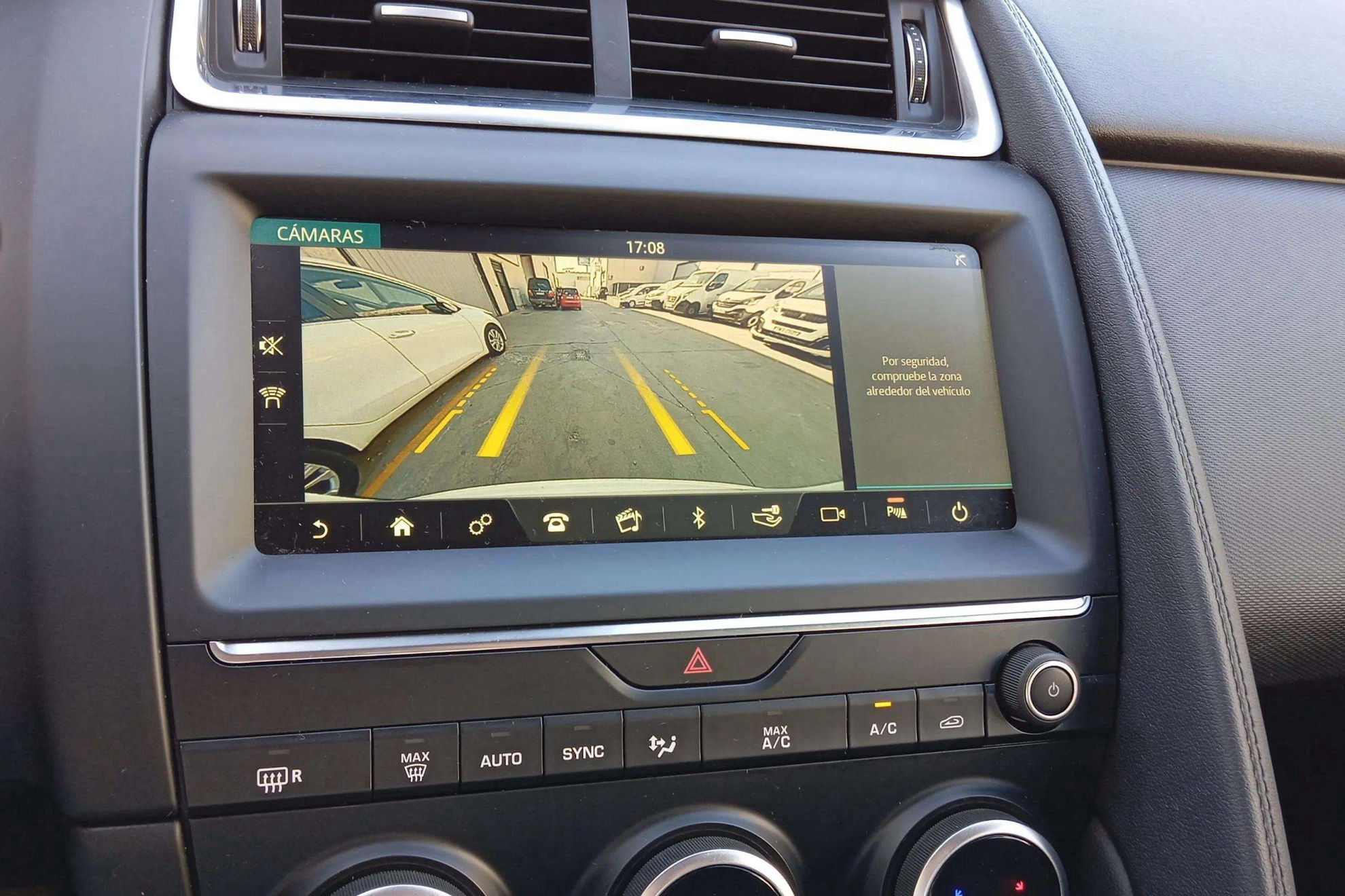 Jaguar E-Pace 2.0D - foto 15