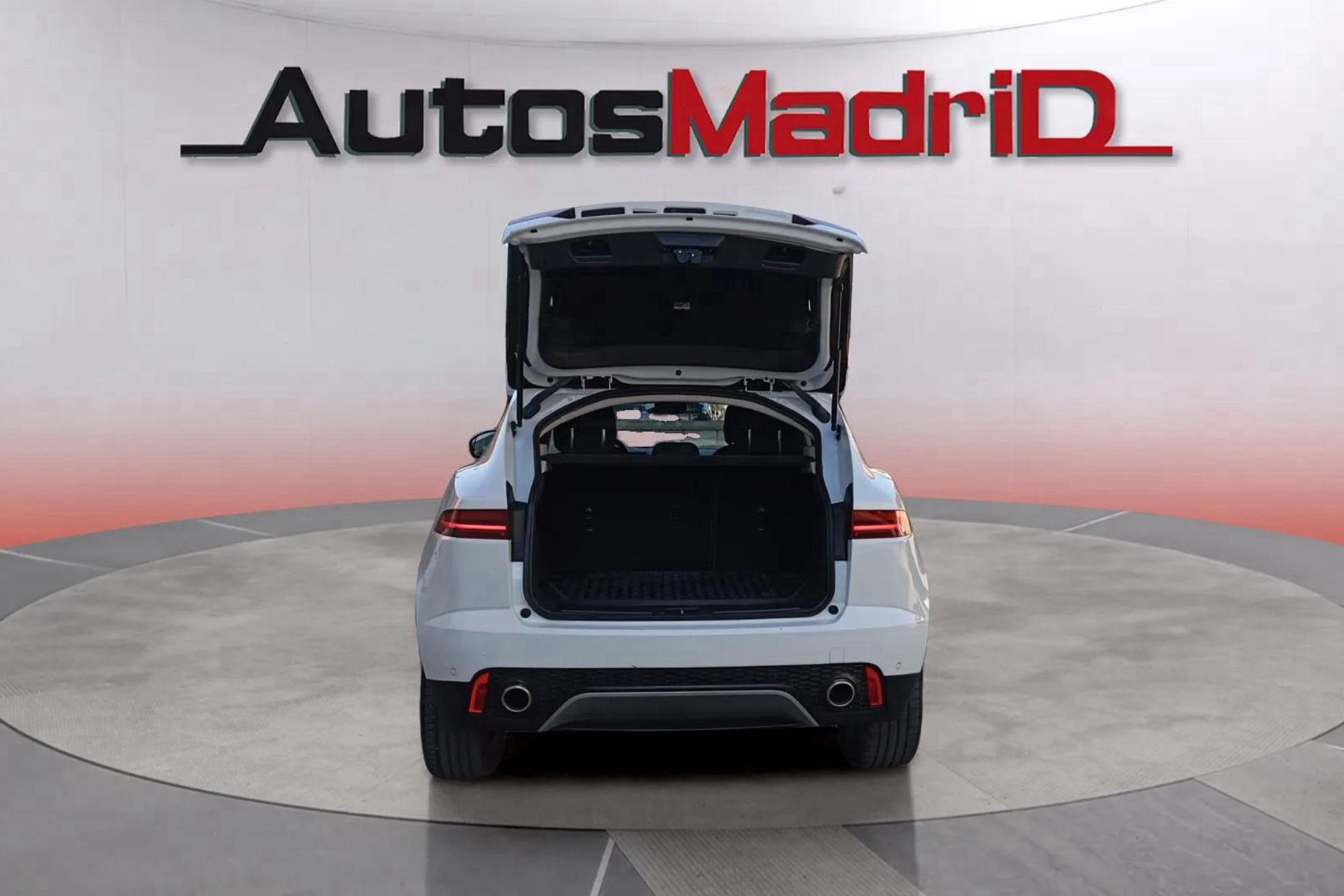 Jaguar E-Pace 2.0D - foto 16