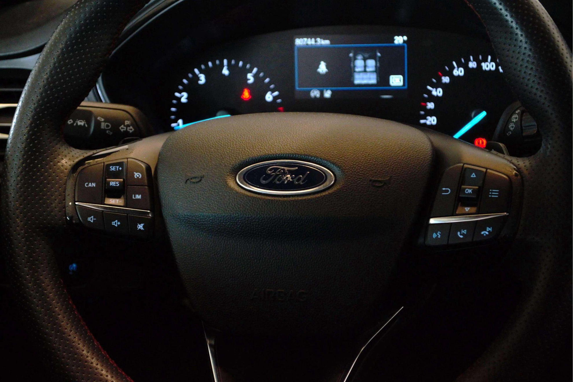 Ford Focus 1.0 EcoBoost MHEV ST-Line - foto 8