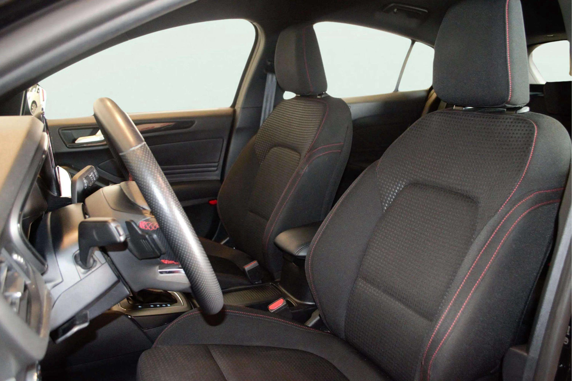 Ford Focus 1.0 EcoBoost MHEV ST-Line - foto 6