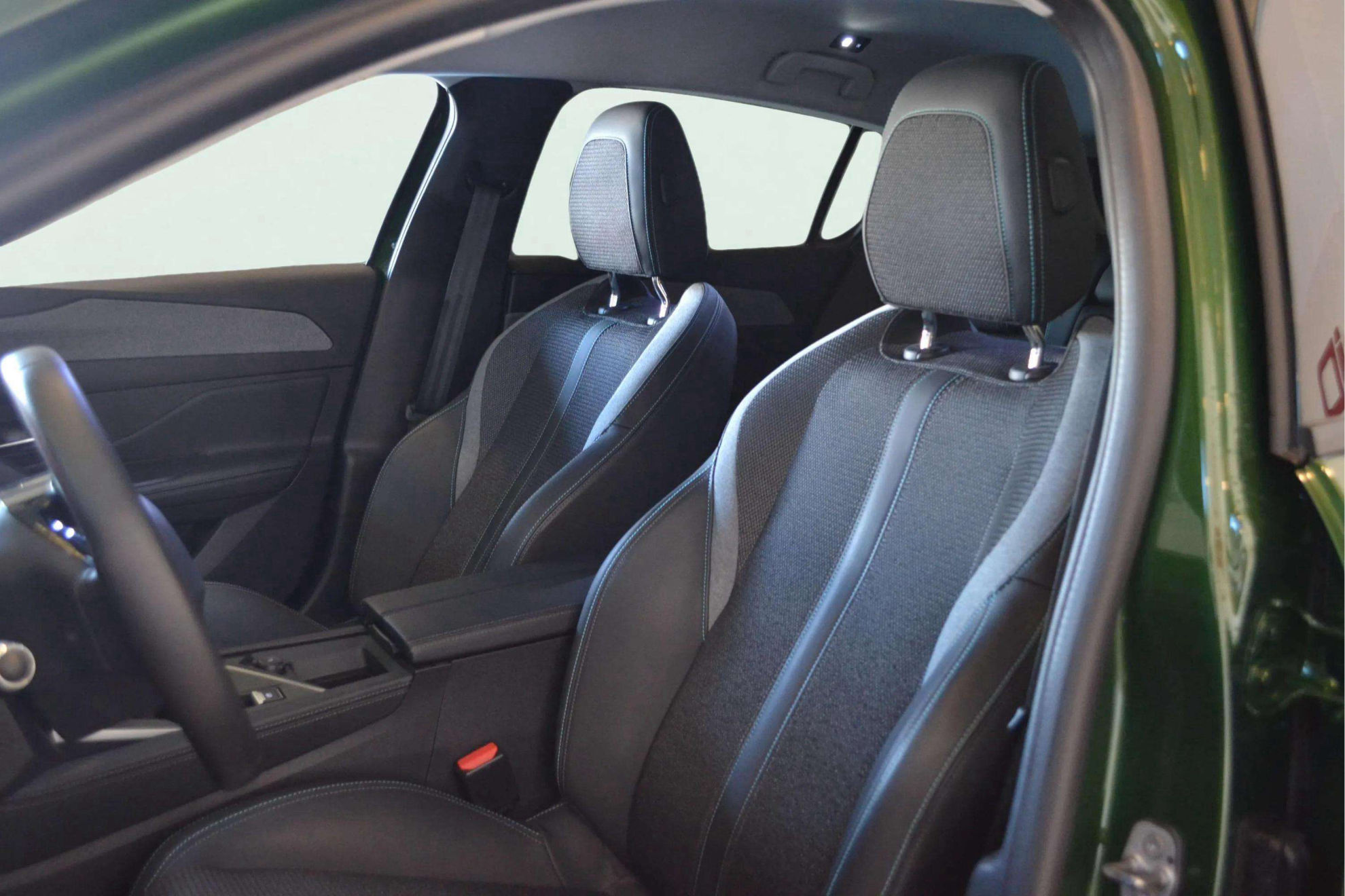 Peugeot 308 Allure PureTech 130 - foto 13