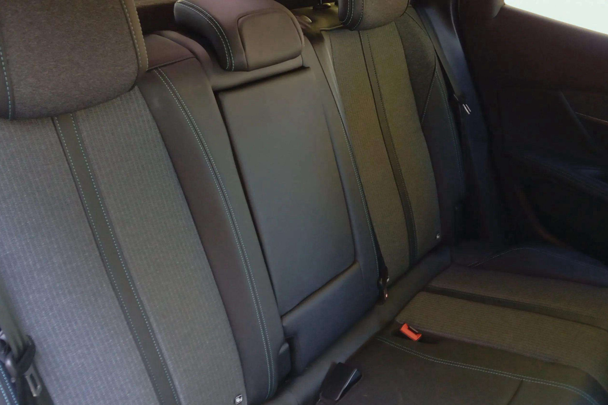 Peugeot 3008 225 e-EAT8 Allure Pack - foto 11