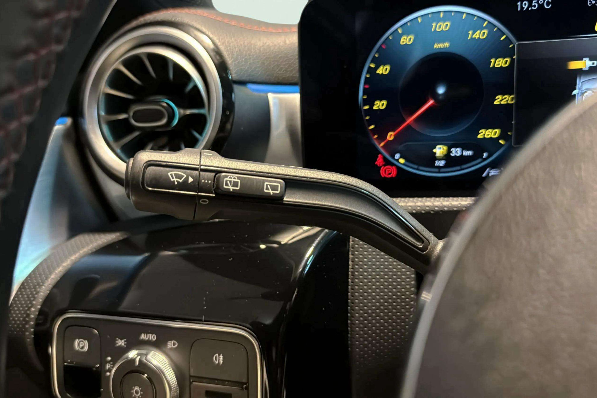 Mercedes-Benz CLA 200 D DCT Shooting Brake - foto 19