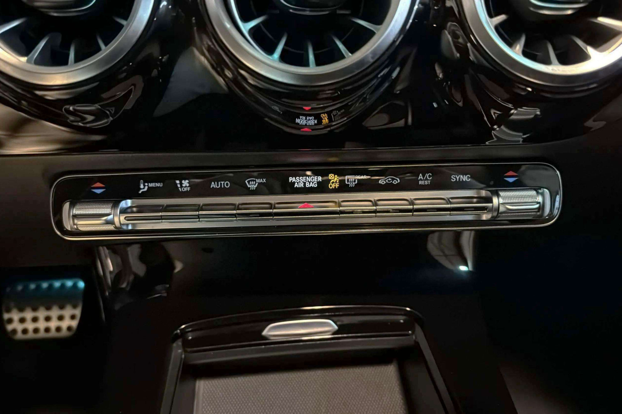 Mercedes-Benz CLA 200 D DCT Shooting Brake - foto 27