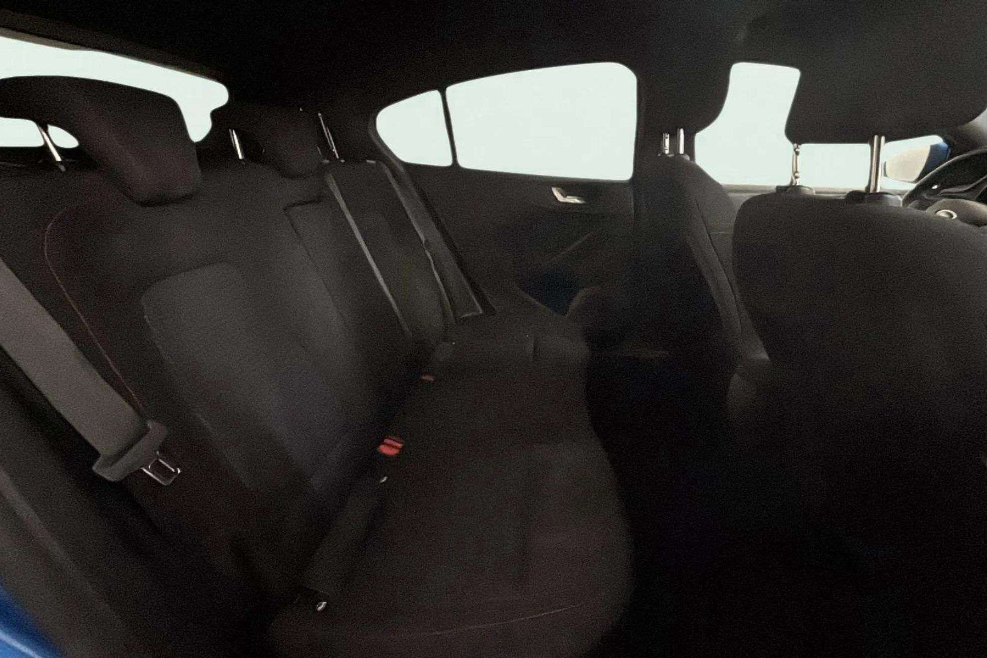Ford Focus 1.0 EcoBoost MHEV ST-Line - foto 12