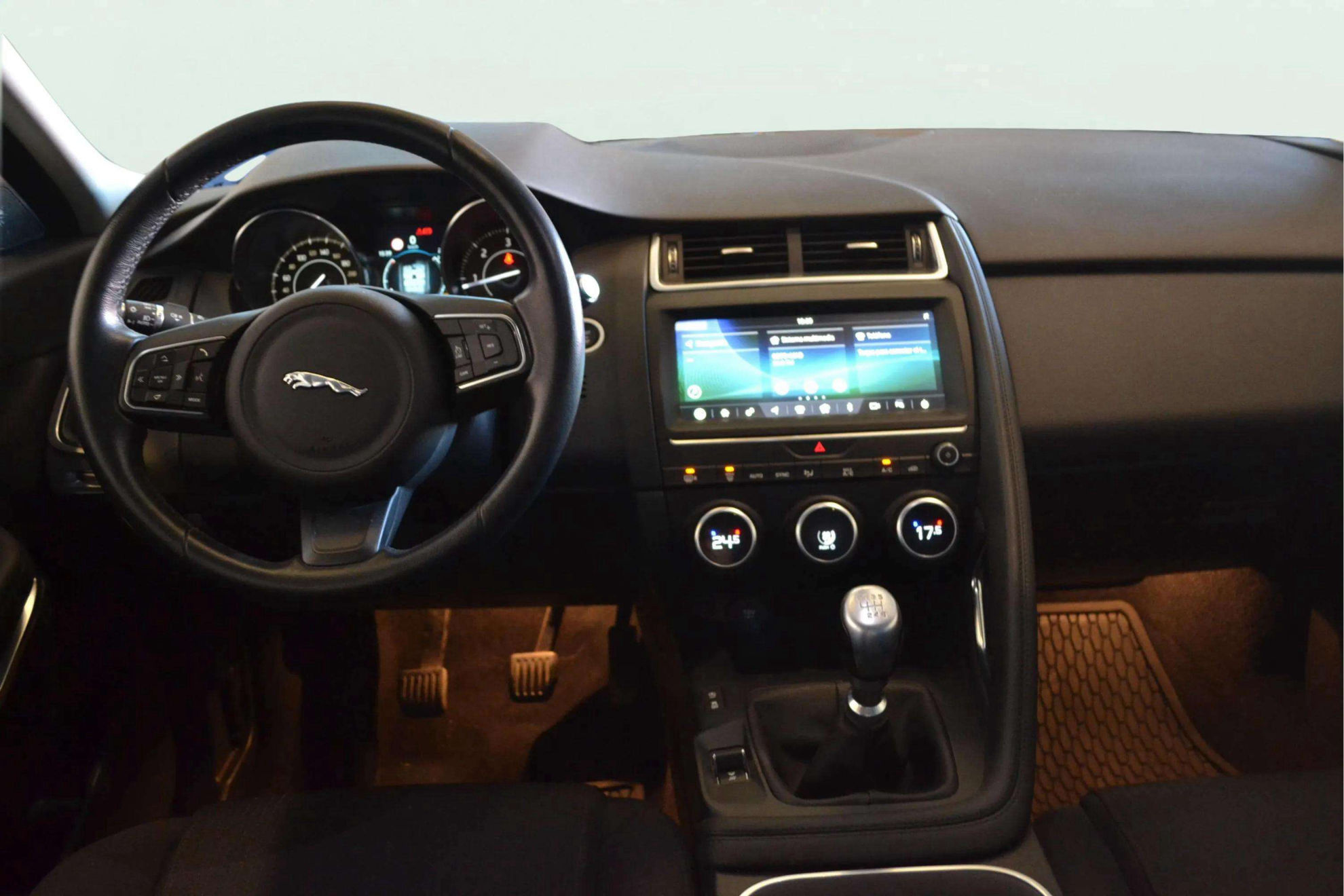 Jaguar E-Pace 2.0D - foto 16